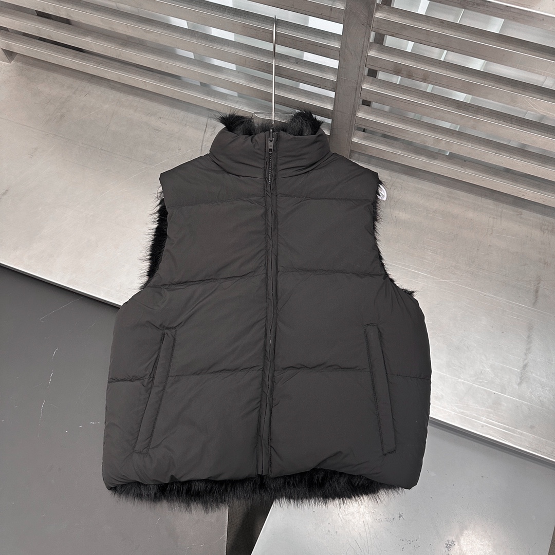 🌾NEW｜新款羽绒马甲，纯棉面布手感柔软，拼接进口环保♻️皮草，贵气十足，领口超密立体机绣logo，双面