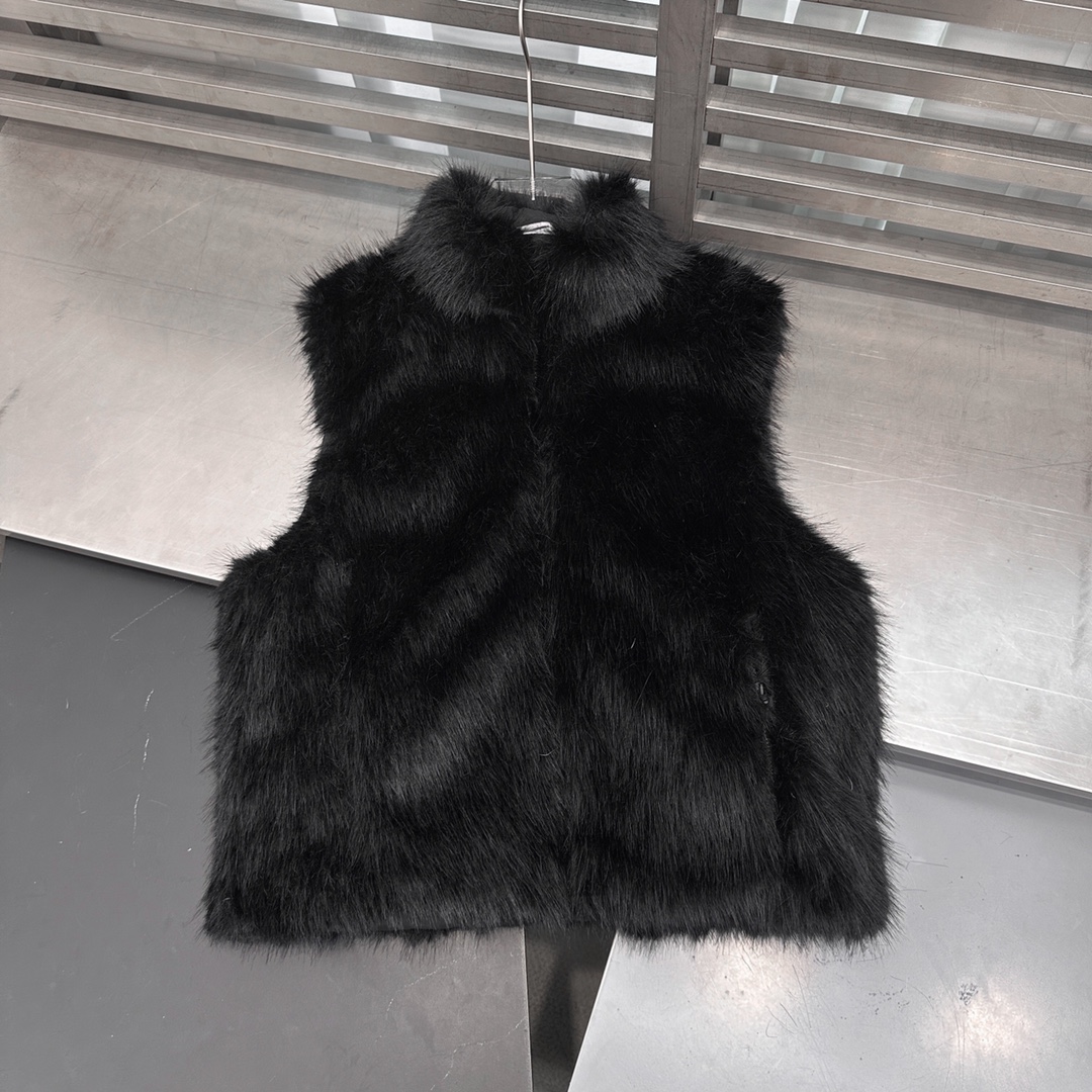 🌾NEW｜新款羽绒马甲，纯棉面布手感柔软，拼接进口环保♻️皮草，贵气十足，领口超密立体机绣logo，双面