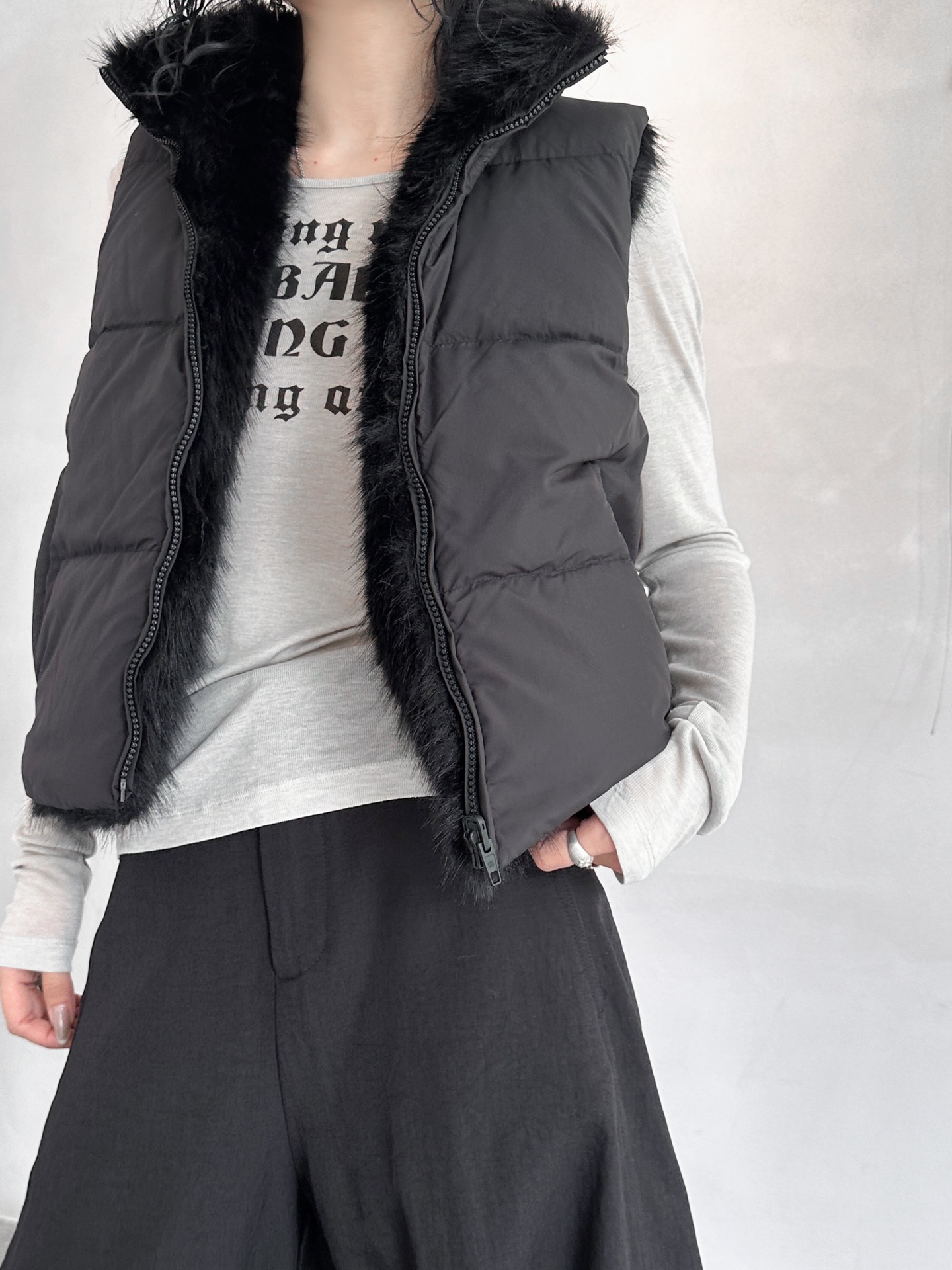 🌾NEW｜新款羽绒马甲，纯棉面布手感柔软，拼接进口环保♻️皮草，贵气十足，领口超密立体机绣logo，双面
