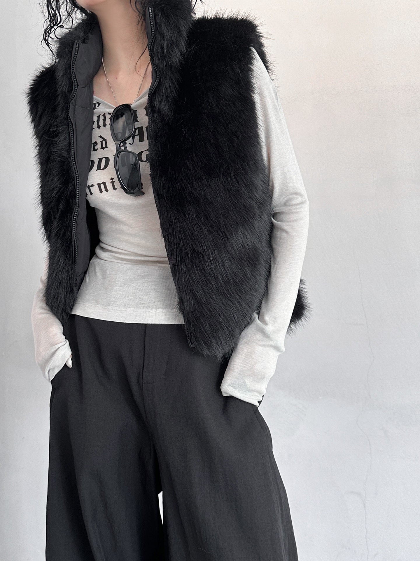 🌾NEW｜新款羽绒马甲，纯棉面布手感柔软，拼接进口环保♻️皮草，贵气十足，领口超密立体机绣logo，双面