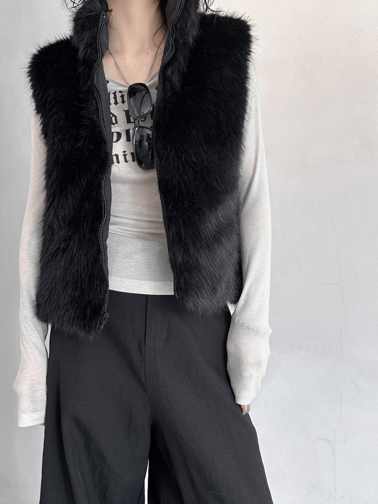 🌾NEW｜新款羽绒马甲，纯棉面布手感柔软，拼接进口环保♻️皮草，贵气十足，领口超密立体机绣logo，双面