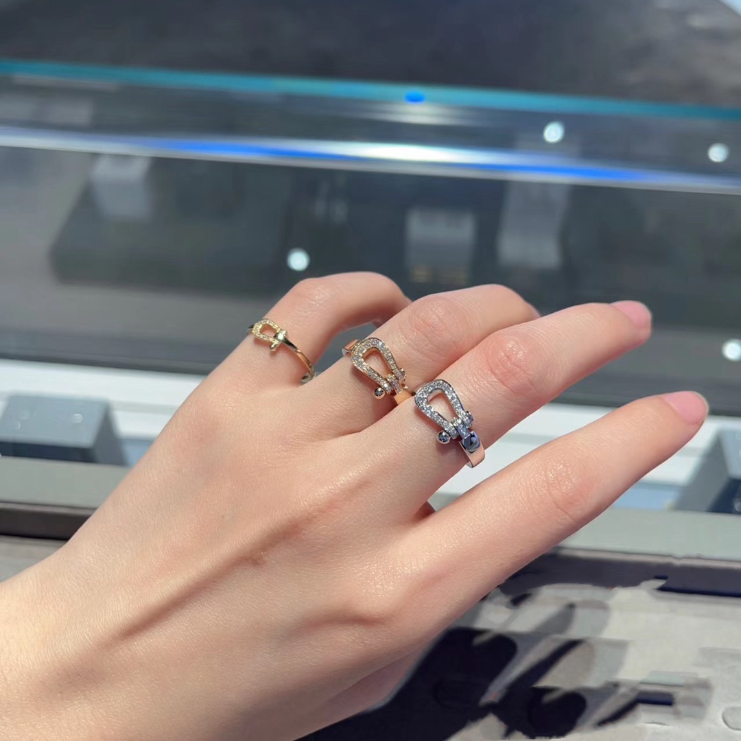 NO:106078,New product releases are popular. Fred Fred is full diamond, half diamond, drillless horseshoe buckle navigation buckle, wealth buckle, 8-character buckle high-quality cable small horseshoe ring big brand. Fashionable and exquisite FORCE series rings high-end customization~ Yajin micro-electroplating 18k gold craft Seiko horseshoe buckle ring!  The upper body effect is very versatile. Internet celebrity experts. A must-have item for fashion. Three colors of rose gold, gold and silver. The same couple's model number is 6-7-8. American codes, jewelry quality, ring, gold19860909新品发布火爆费雷德 Fred斐登满钻、半钻、无钻马蹄扣航海扣、发财扣、8字扣高品质缆绳小马蹄戒指大牌 时尚 精致FORCE 系列戒指高端定制～亚金微电镀18k金工艺 精工马蹄扣头戒指！上身效果非常百搭 网红达人 时尚一族必备单品 玫瑰金、黄金、银色三色男女同款情侣款码数6-7-8美码,饰品精品,ring,gold,Jewelry