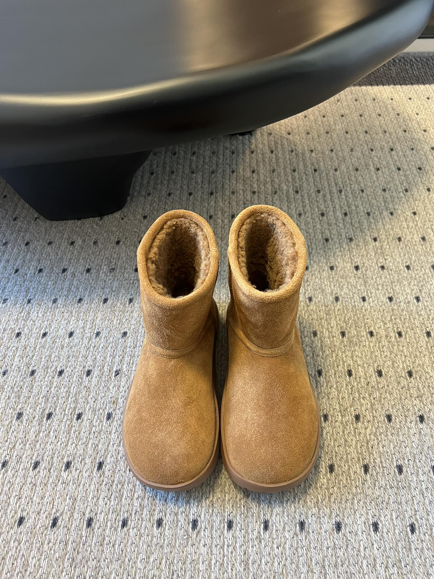 NO:209816,All furs are all in one place and are sold in New Year’s goods; all are high-end personal products; early delivery is early; 35/3; 36/1; 40/2; pay attention to the big discount at the end of the year, all are not returned or exchanged, special prices,19860909全皮毛一体狂甩年货甩；全部是高端自留款；早下早得早得；35/3；36/1；40/2；注意年尾大甩货,全部不退换,特价款,,Children's