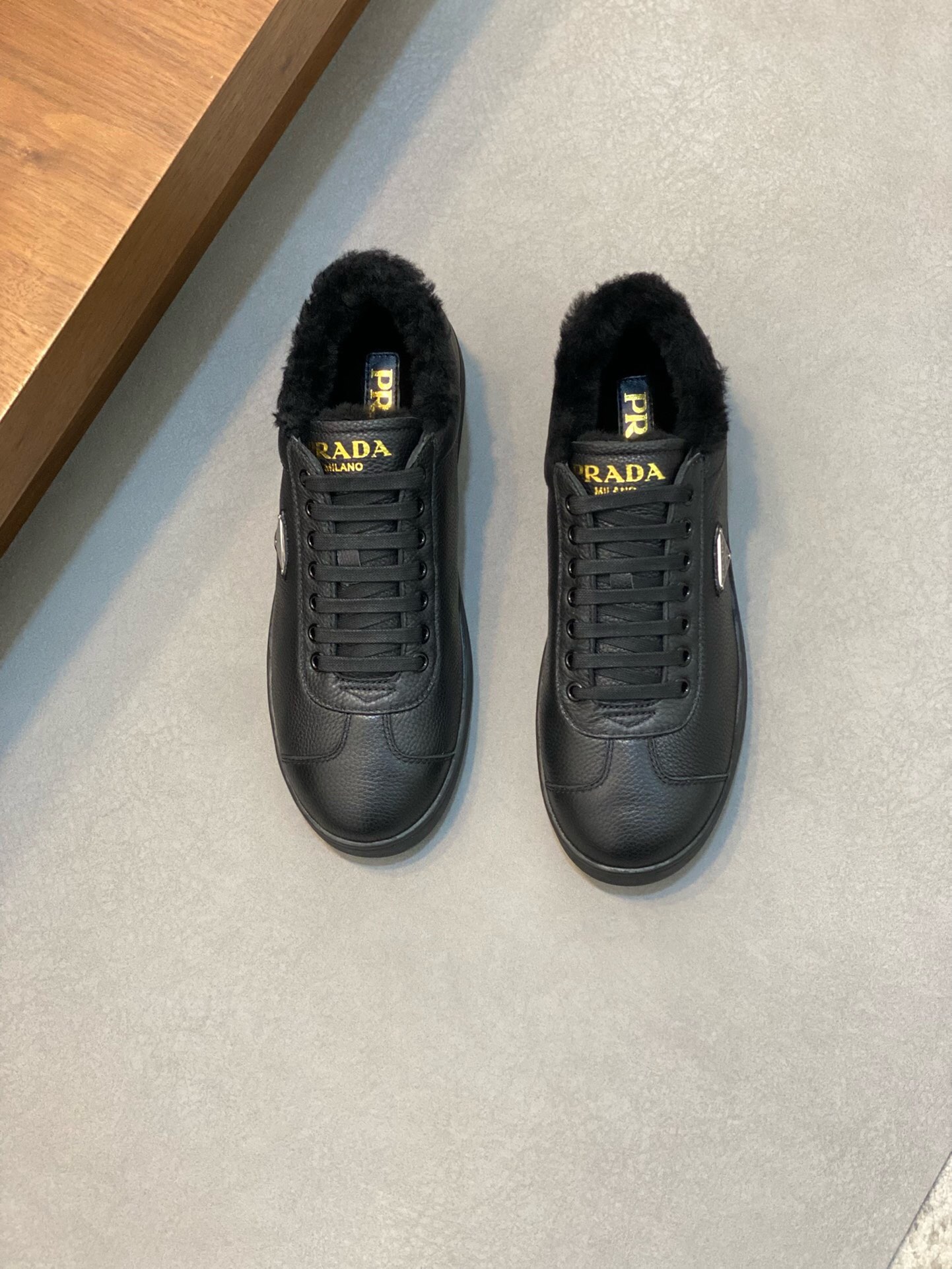 NO:217527,Brand PRADA color original color matching Number 39-44 standard code Price Material Prada new style casual shoes Super high quality luxury material selection upper is made of imported original cowhide   wool inner pure handmade for comfortable wearing experience Original TPU rubber sole, Prada, prada, prada, cowhide19860909品牌PRADA 颜色原版配色 码数39-44标准码 价格 材质普拉达新款 休闲鞋超高品质奢华选材鞋面采用进口原版牛皮 羊毛内里纯手工打造只为舒适的穿着体验原版TPU橡胶大底,普拉达,prada,prada,cowhide,Men's shoes