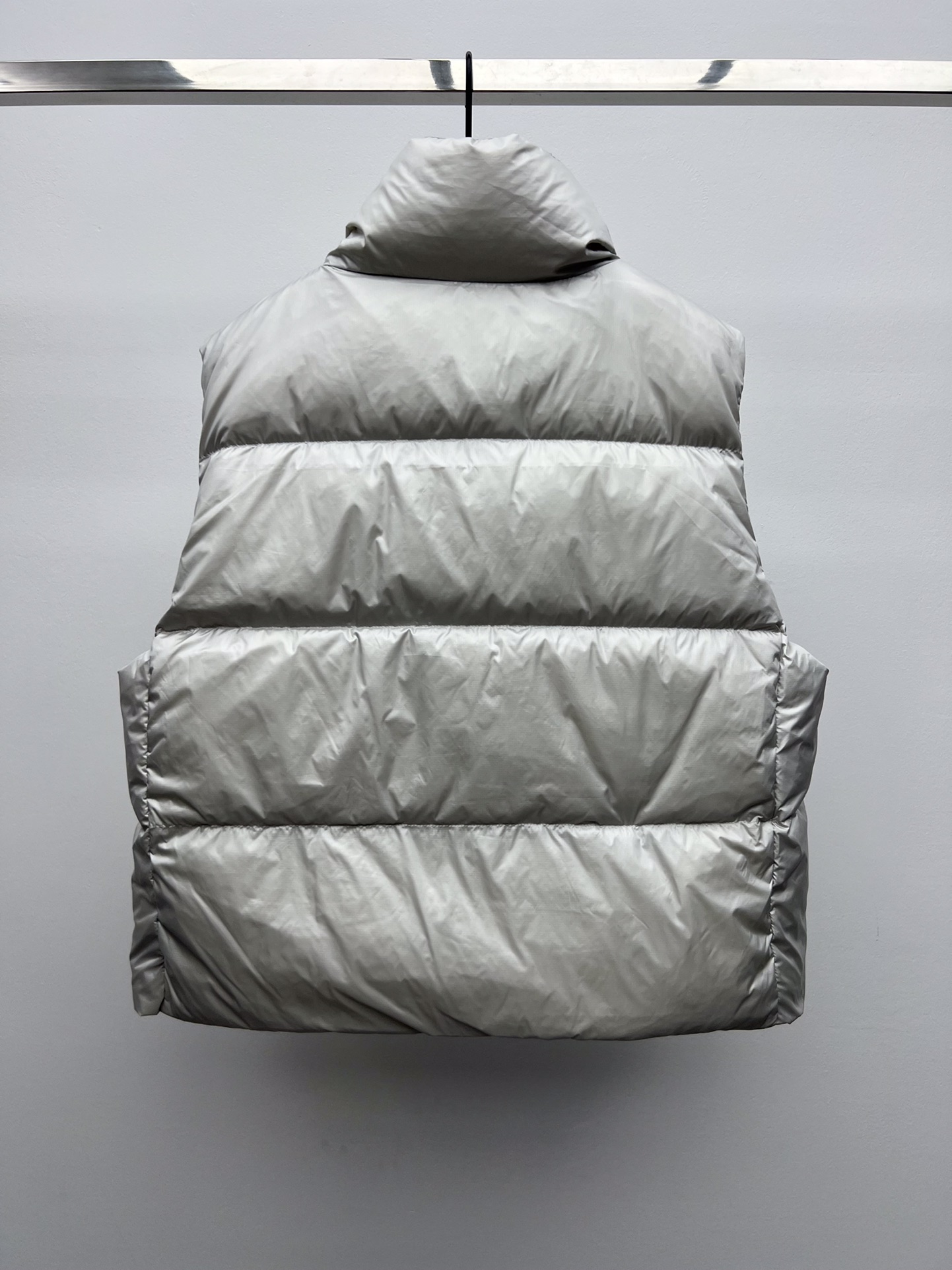“Canada Goose Red Velvet Vest with Dust-Proof Bag: Practical and Stylish Design” - 图片 8