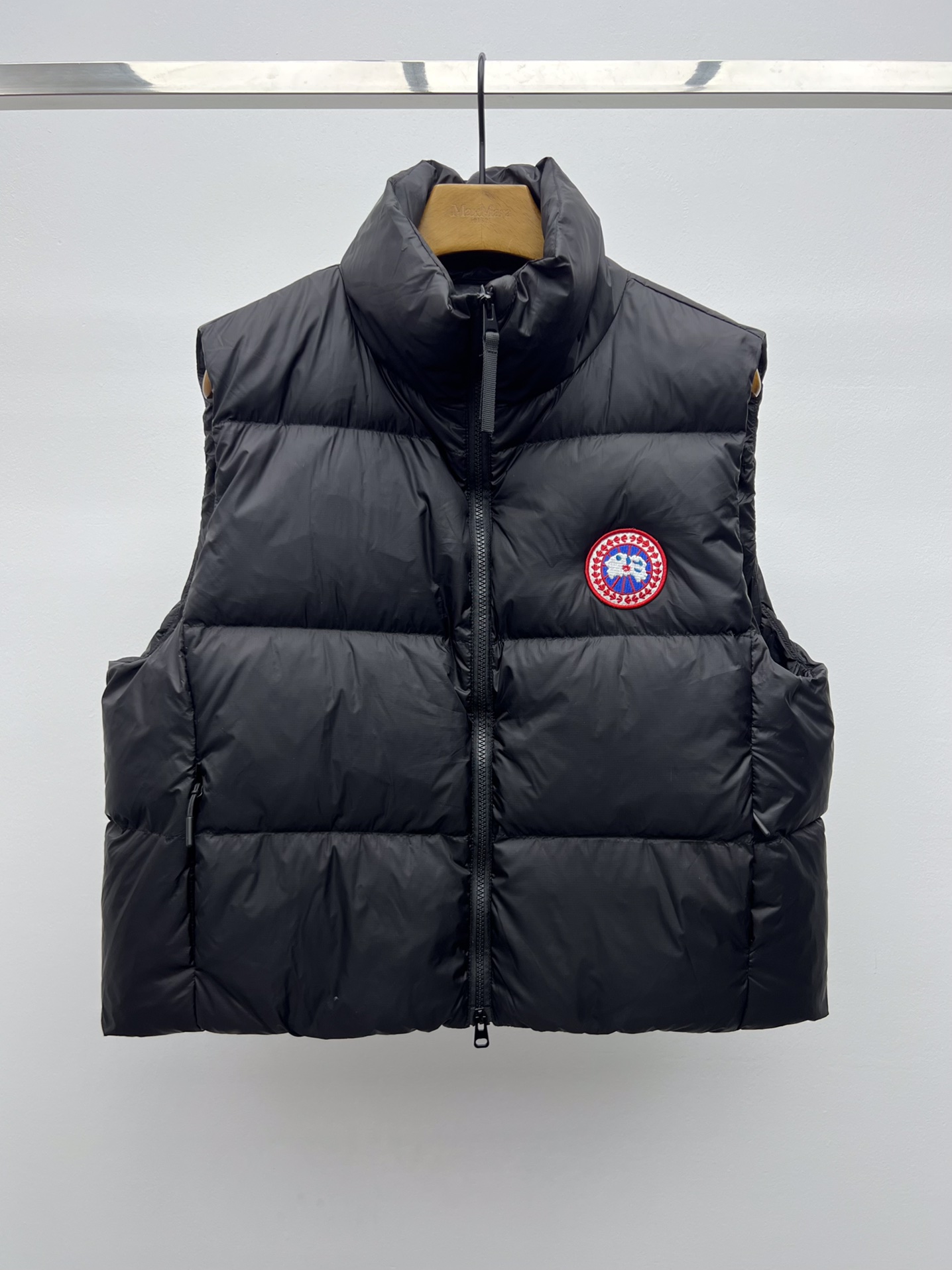 “Original Hard-Core Female Suit with Red Velvet Vest and Dust-Proof Bag”