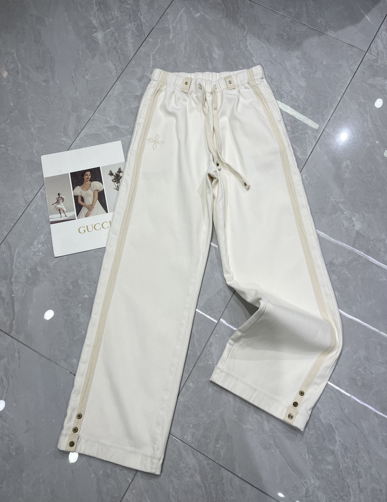 High-End Quality Women’s Suit and Winter Velvet Crotch Clothing Details. - 图片 2