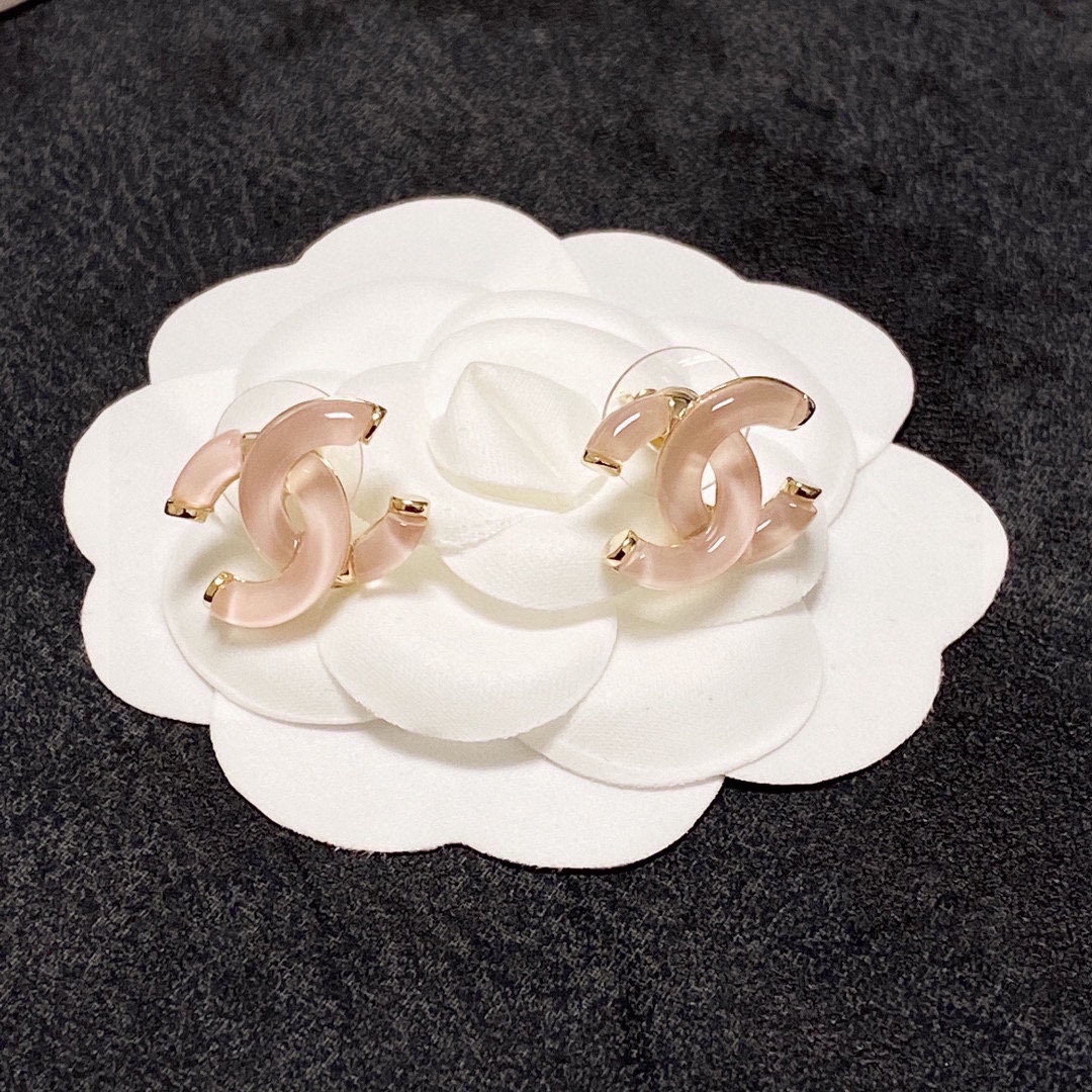 NO:106298,Chanel Chanel earrings light pink crystal clear Xiaoxiangjia styles really don’t need to introduce them much. Each one is super beautiful, exquisite and elegant, and very elegant. The jewelry is boutique, chanel, chanel, chanel, chanel19860909Chanel香奈儿耳钉浅粉色晶莹剔透小香家的款式真心无需多介绍每一款都超好看,精致大方,非常显气质,饰品精品,chanel,chanel,chanel,Jewelry