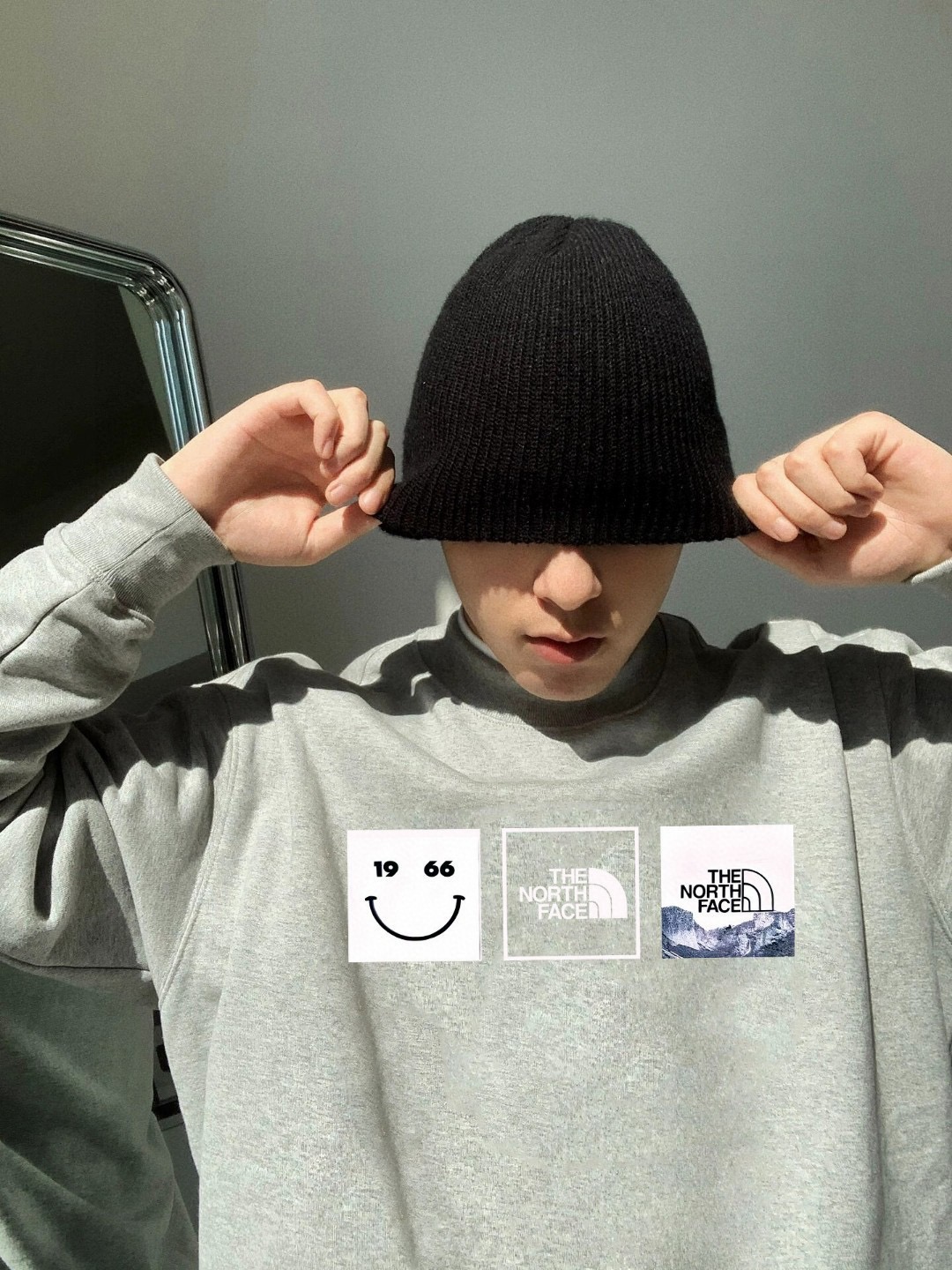 TNF Counter Velvet Coat: Stylish Unisex Design with Custom Details for Fall - 图片 1