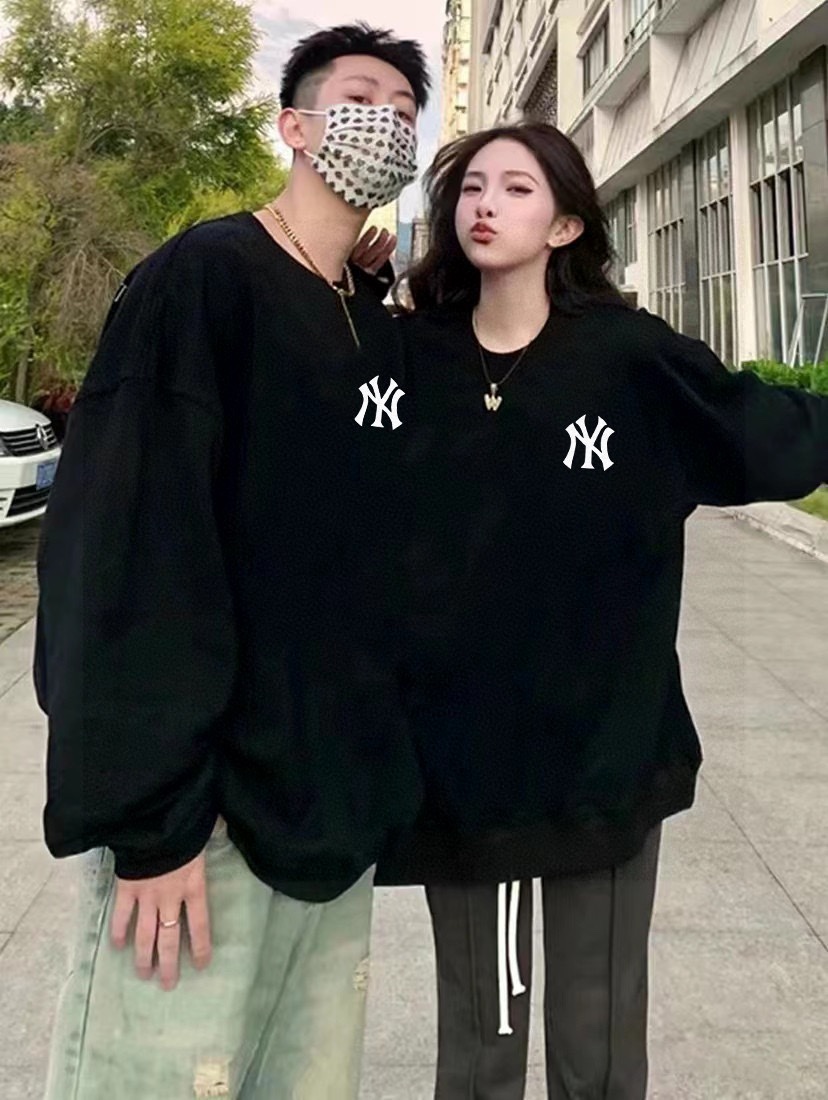 Stylish Unisex Velvet Coat with Custom Details in Various Colors and Sizes - 图片 3