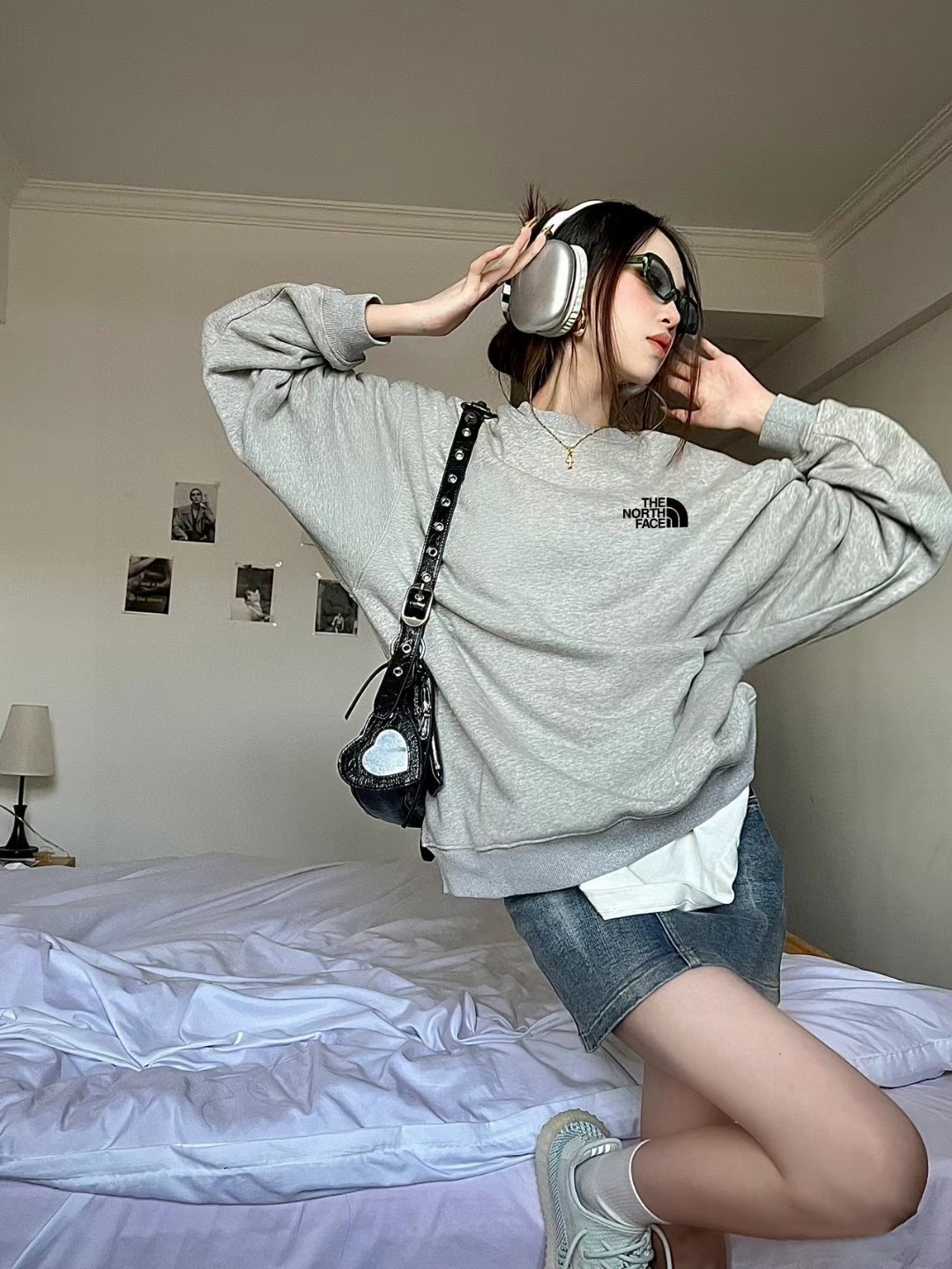 Stylish Unisex Velvet Coat with Custom Details and Classic Colors in Various Sizes - 图片 4