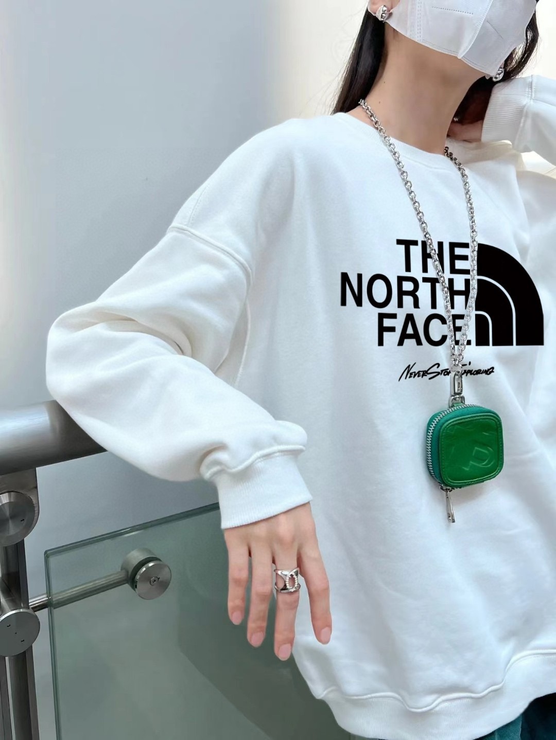 TNF Velvet Coat: Stylish Unisex Gramo Print Series with Custom Details - 图片 6