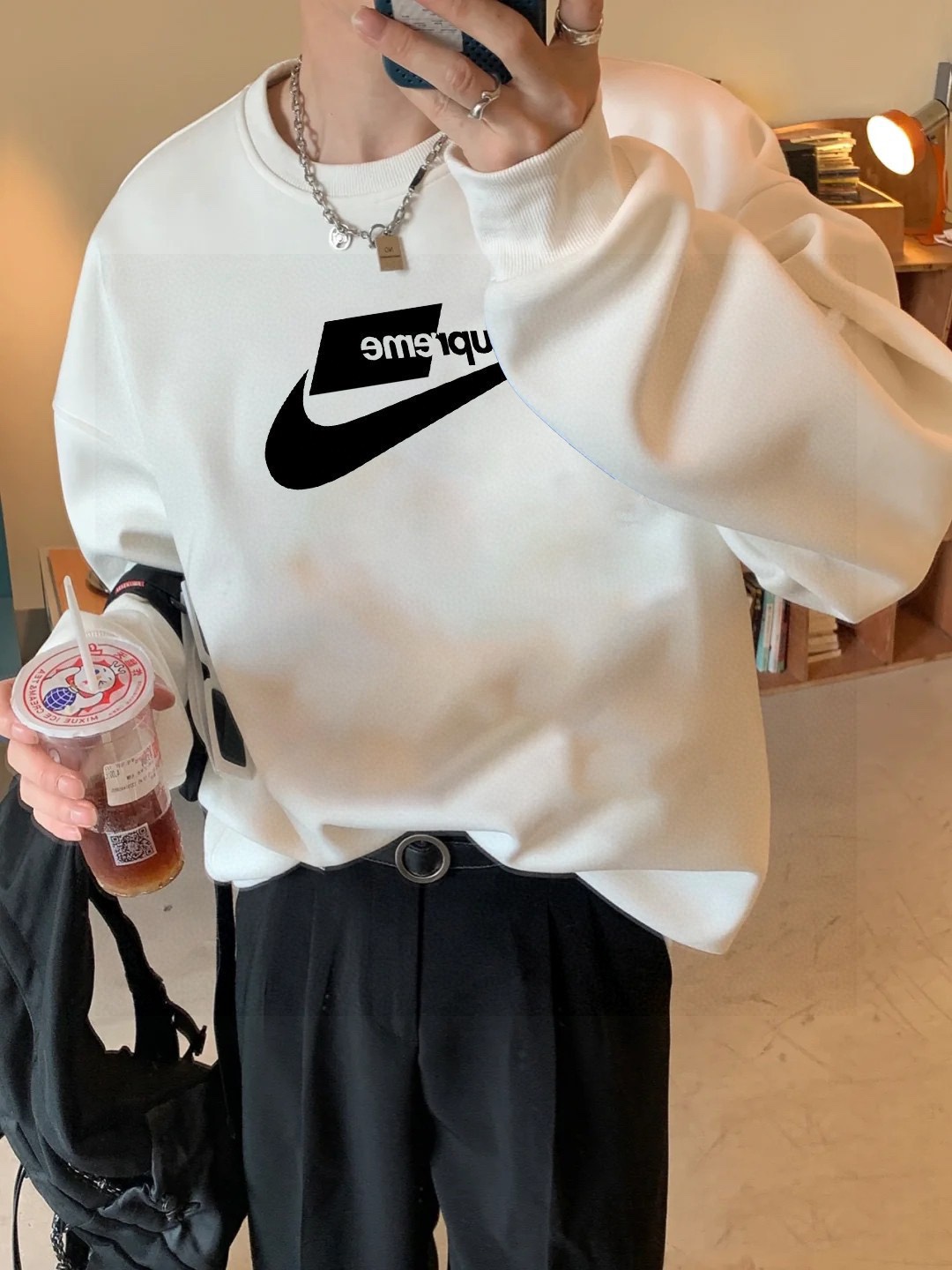 Nike Supreme Velvet Coat – Stylish Unisex Outerwear with Custom Details - 图片 5