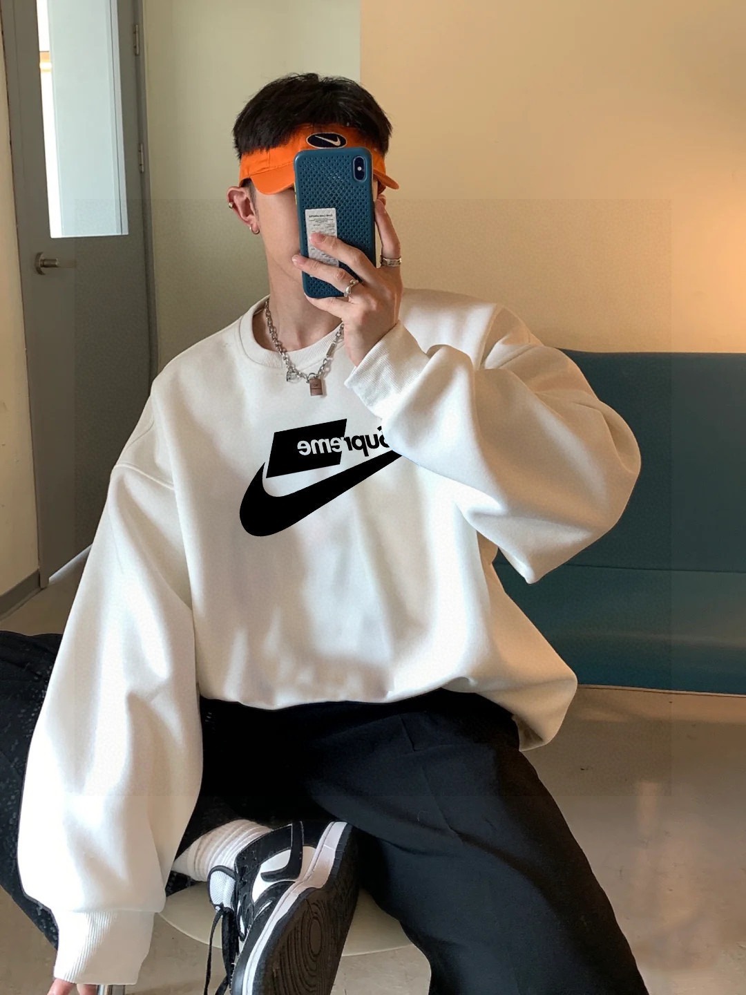 Nike Supreme Velvet Coat – Stylish Unisex Outerwear with Custom Details - 图片 6