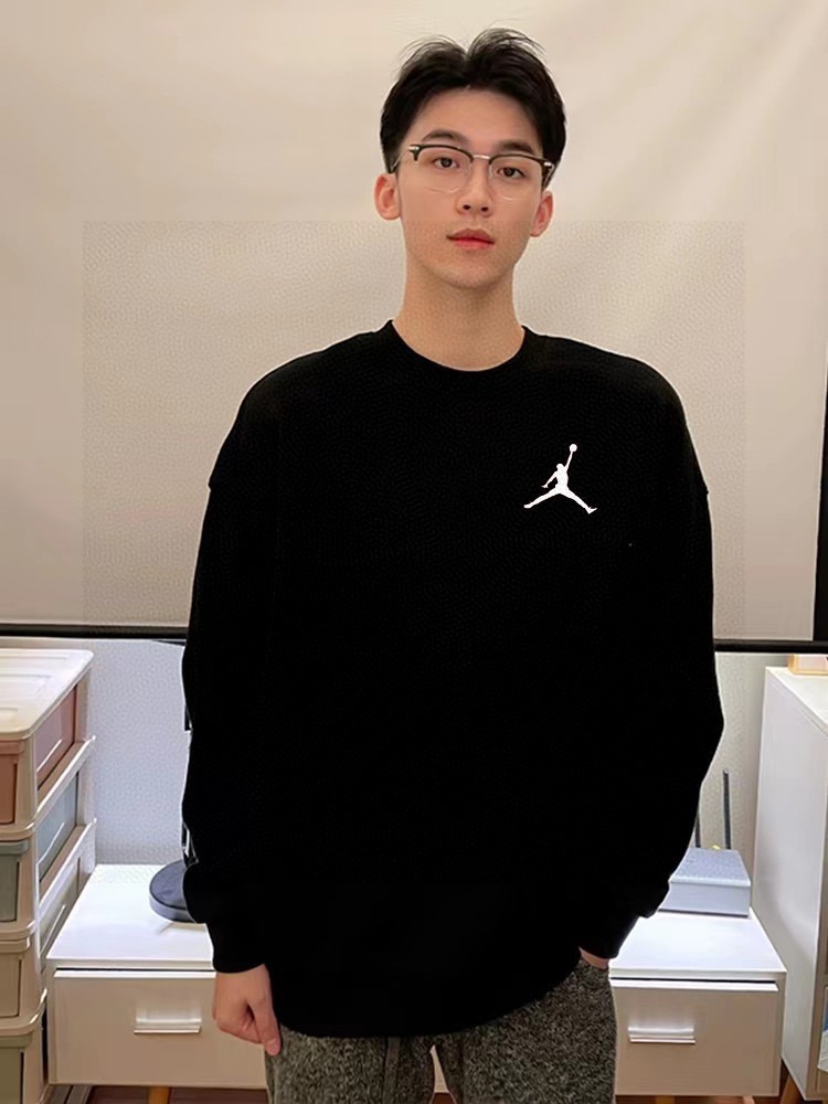 Jordan’s AJ Counter Velvet Coat with Custom Details and Multiple Styles Available - 图片 4
