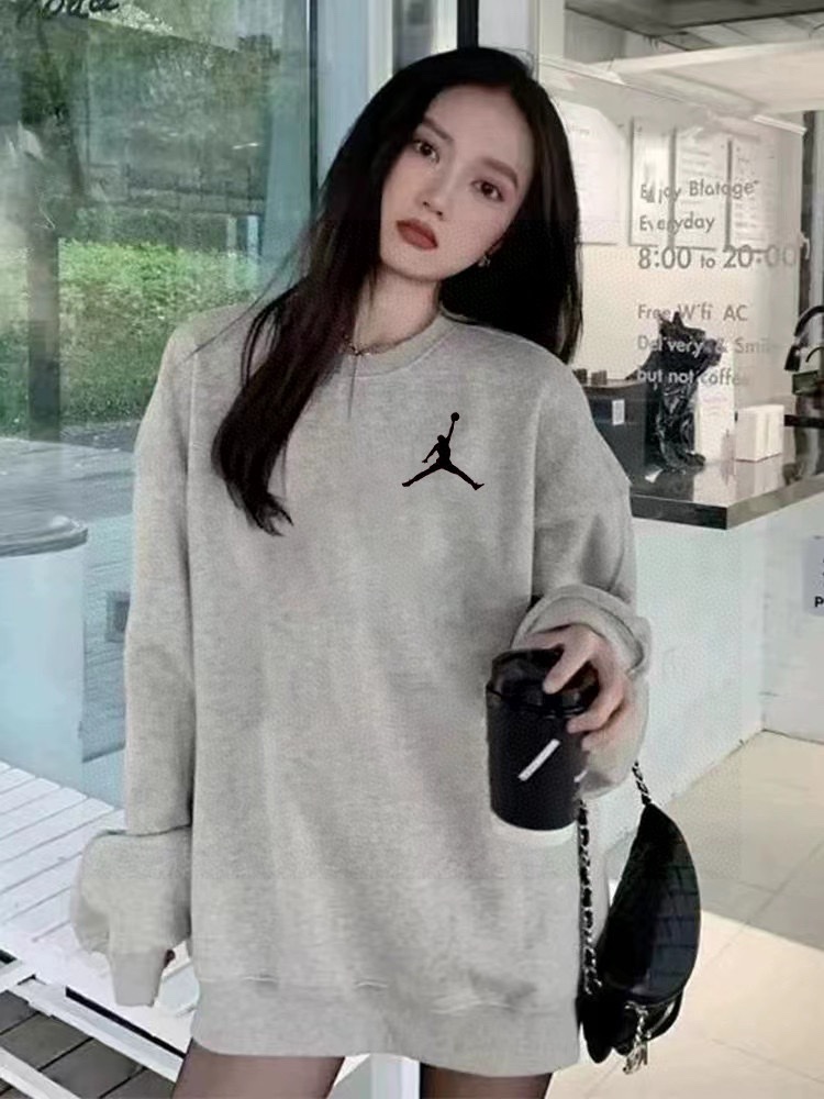 Jordan’s AJ Counter Velvet Coat with Custom Details and Multiple Styles Available - 图片 2