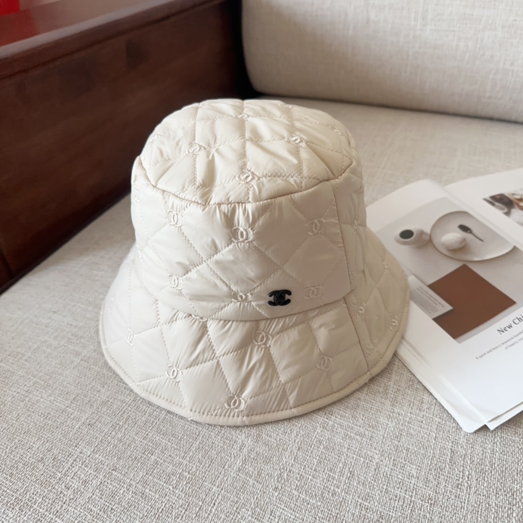 NO:215332,A fisherman's hat and a baseball cap can be used to match different outfits. Both are suitable for all seasons. The hat is crisp and comfortable to wear. French embroidery embroidered with the plaid lining of the hat. It is full of retro and elegant charm. The fisherman's hat. The baseball cap knit hat, hat, espadrilles, hats.19860909一款渔夫帽一款棒球帽可用于搭配不同的着装两款都是四季适用 帽型挺括佩戴舒适透气 法式刺绣点缀于帽身格纹衬里充满了复古优雅的情调帽子渔夫帽棒球帽针织帽,帽子,espadrilles,hats,hat