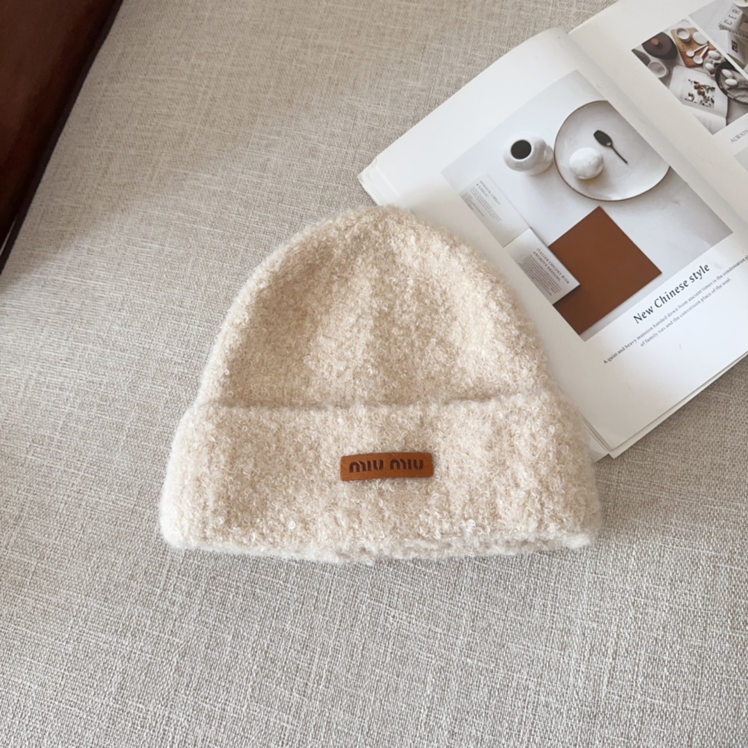 NO:216223,Miumiu's popular knitted hat in the counter!  Xiaohongshu's new product is released, too, high elastic fabric, classic color, same style for men and women, fisherman hat, baseball hat, knit hat, hat, miumiu, espadrilles, hats19860909miumiu缪缪专柜爆款针织帽！小红书新品发布,太了,高弹面料 经典色系,男女同款哦帽子渔夫帽棒球帽针织帽,帽子,miumiu,espadrilles,hats,hat