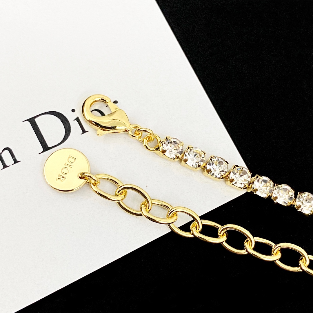  编码N950   
🛍DIOR项链热销款🔥爆上新🆕🆕🆕
🤑迪奥四字母锆石水晶choker
😈四字母流苏