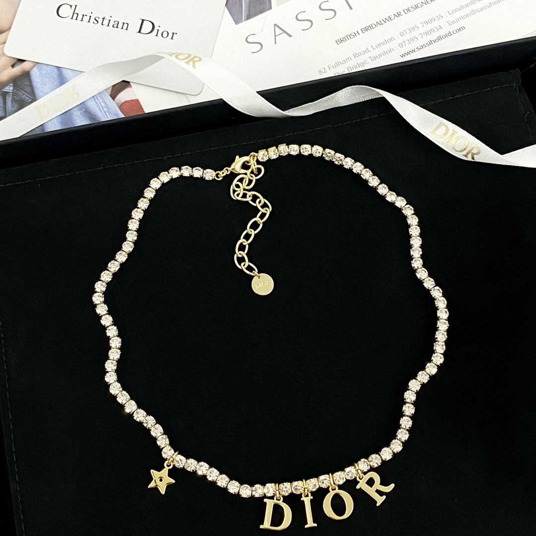  编码N950   
🛍DIOR项链热销款🔥爆上新🆕🆕🆕
🤑迪奥四字母锆石水晶choker
😈四字母流苏