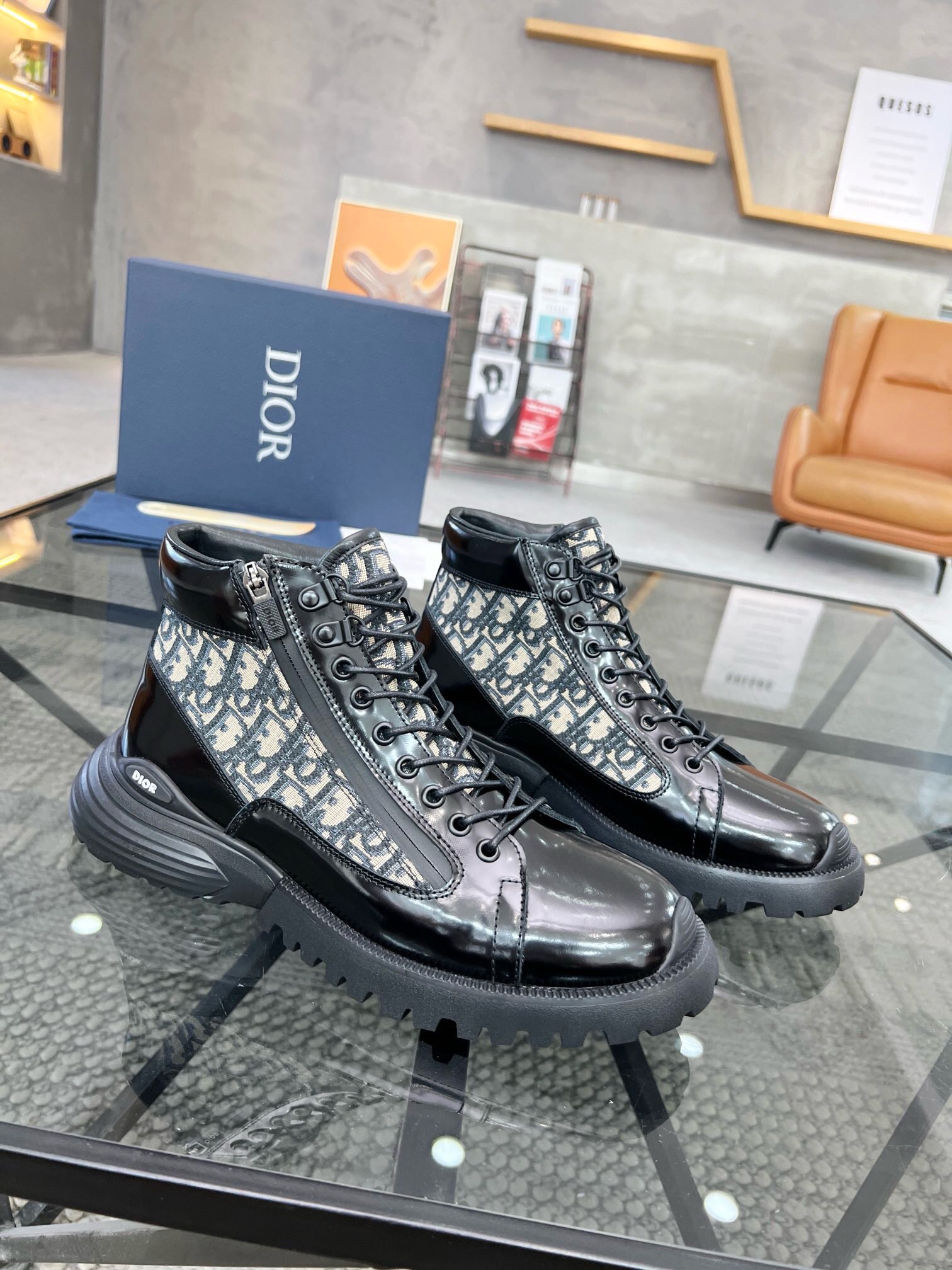 NO:219312,Brand Dior color original color matching, code number 39-44 customized 38.45 price Material Dior casual shoes, the same style as the counter is preferred cowhide head layer cowhide inner mesh fabric footbed style atmospheric footwear, perfect flow line, high quality workmanship 1:1 accurate reproduction, pure handmade to create a comfortable wearing experience Original rubber outsole, Dior leather shoes, dior, dior, cowhide19860909品牌Dior 颜色原版配色 码数39-44订做38.45 价格 材质迪奥休闲鞋 专柜同款优选牛皮头层牛皮内里网布垫脚版型大气上脚超有气质完美的流线高品质做工1:1精准复刻 纯手工打造舒适的穿着体验原版橡胶大底,Dior皮鞋,dior,dior,cowhide,Men's shoes