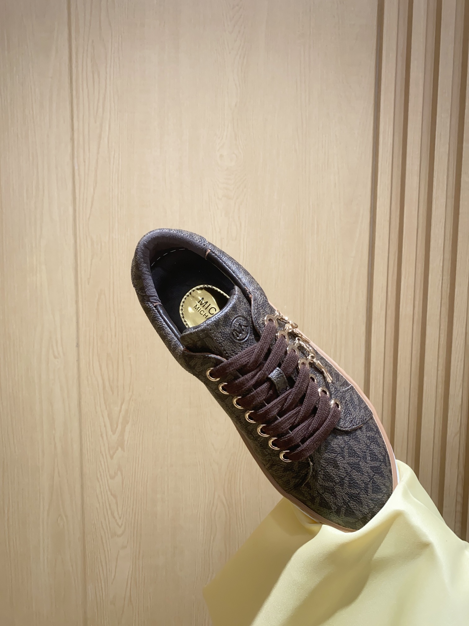 Michael Kors Recreational Sneakers with Quartz Printing and Sheepskin Interior - 图片 5