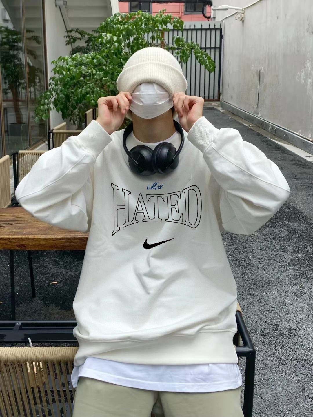 Stylish Velvet Coat with Custom Details for Men and Women – Nike 181# Collection - 图片 3