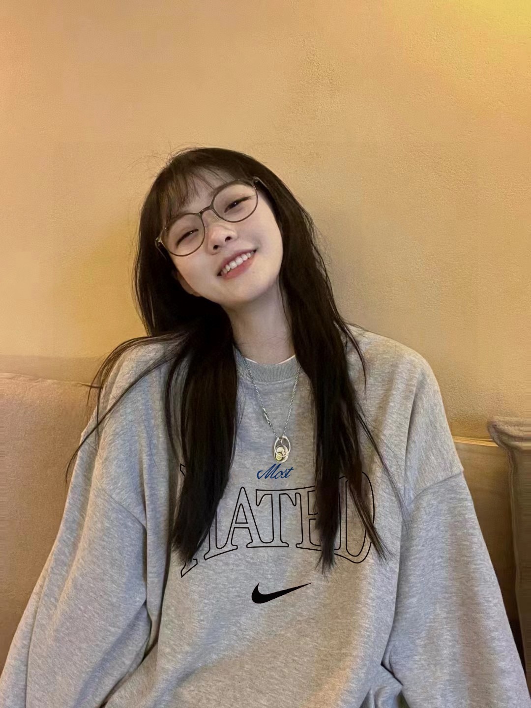 Stylish Velvet Coat with Custom Details for Men and Women – Nike 181# Collection - 图片 5