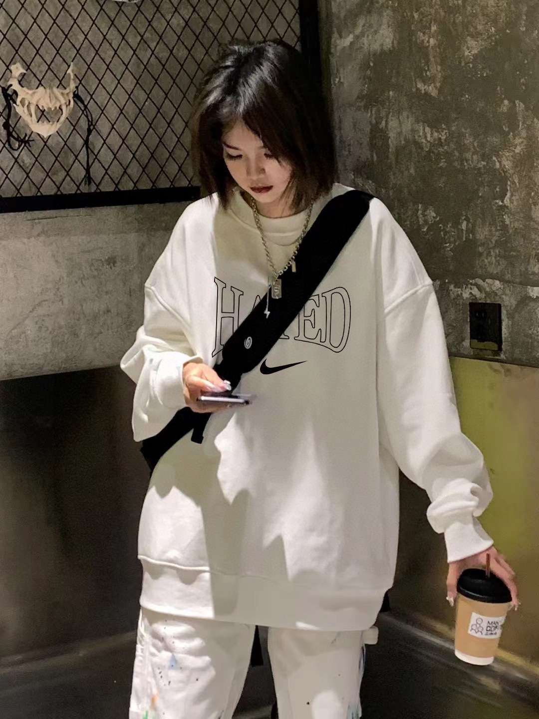 Stylish Velvet Coat with Custom Details for Men and Women – Nike 181# Collection - 图片 7