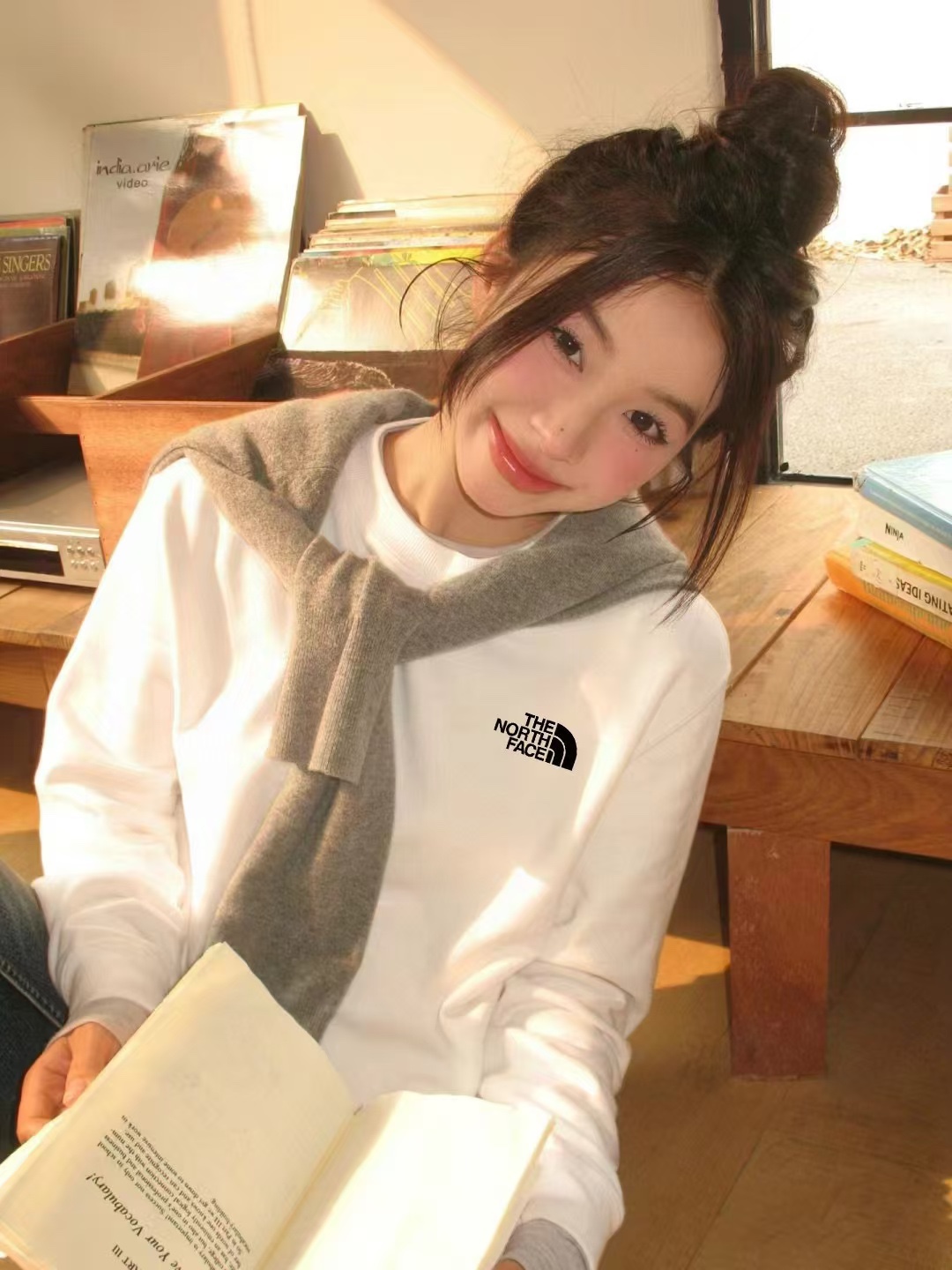 TNF Big Logo Velvet Coat: Stylish and Versatile Unisex Outerwear with Custom Details - 图片 3