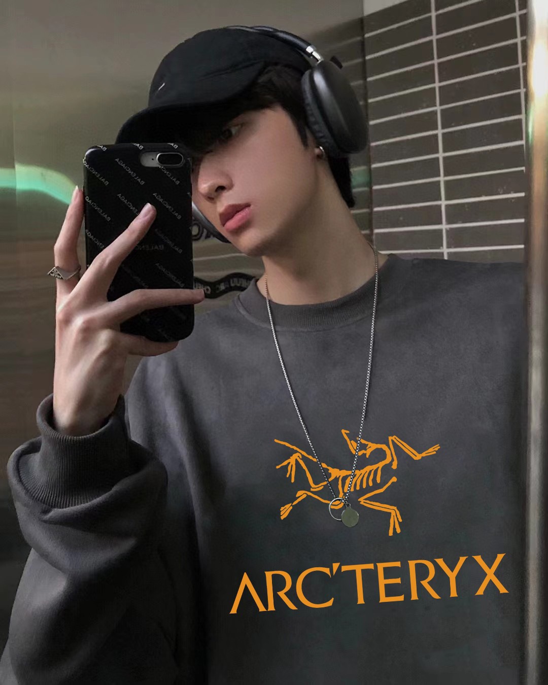 ARCTERYX Classic Cotton Jacket with Gold Logo Design in Various Colors - 图片 4