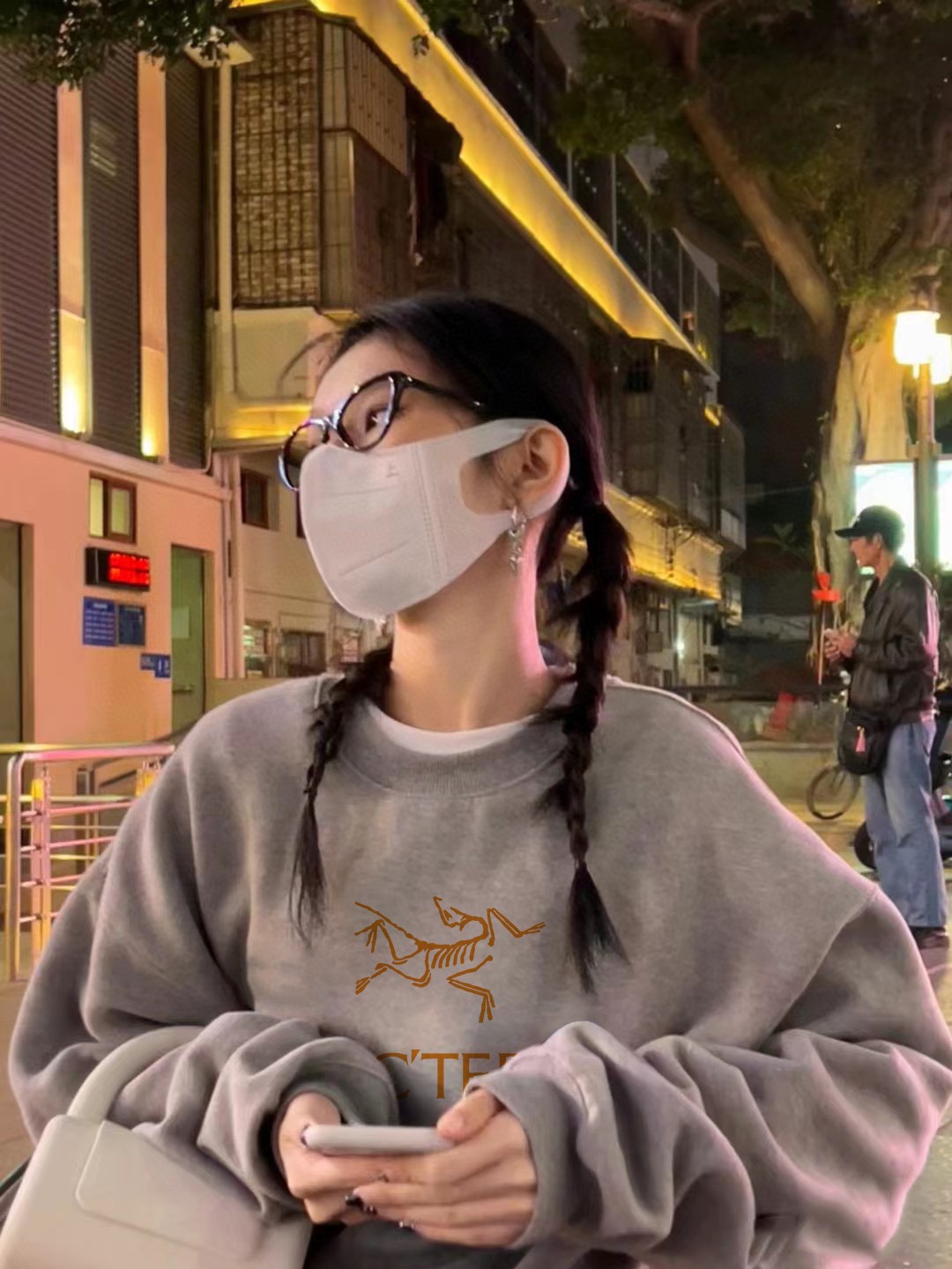 ARCTERYX Classic Cotton Jacket with Gold Logo Design in Various Colors - 图片 3