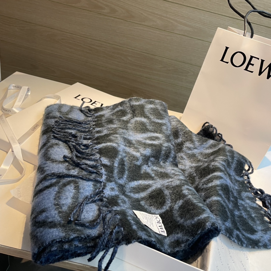 黑篮Loewe罗意威新品羊毛马海毛围巾️初秋奶茶女孩老钱风超嗲穿搭初秋和奶茶色真的好搭大地色温柔又耐看超