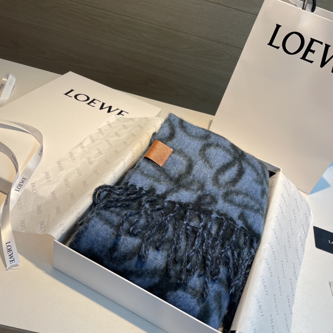 黑篮Loewe罗意威新品羊毛马海毛围巾️初秋奶茶女孩老钱风超嗲穿搭初秋和奶茶色真的好搭大地色温柔又耐看超