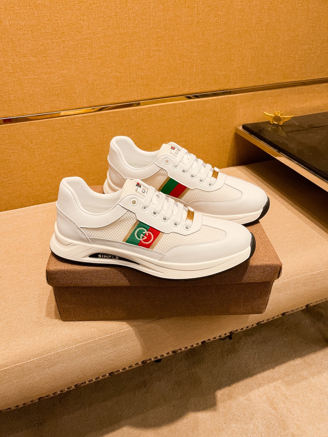 NO:276316,[Guqi] High-end men's shoes brand Official website 11's latest masterpiece upper is made of imported Italian cowhide with comfortable and breathable inner original non-slip and wear-resistant outsole, making walking more convenient and comfortable!  Exclusive new style, amazing work, beautiful 11 ​​replica [color] compared to the official quality!  Create a fashionable personality to set off your uniqueness!  Must-have for trendy men! Classic size: 38-44 Color 2 colors available., cowhide19860909【 古奇】 男鞋高端品牌 官网11最新力作鞋面采用意大利进口头层牛皮搭配舒适透气内里原版防滑耐磨大底制作,让行走更加便捷舒适！独家新款,惊世之作,与官方的质量相比美的11复刻[色]！打造时尚个性衬托你的与众不同！潮男必备!经典尺码:38-44 颜色2色可选.,,cowhide,Men's shoes