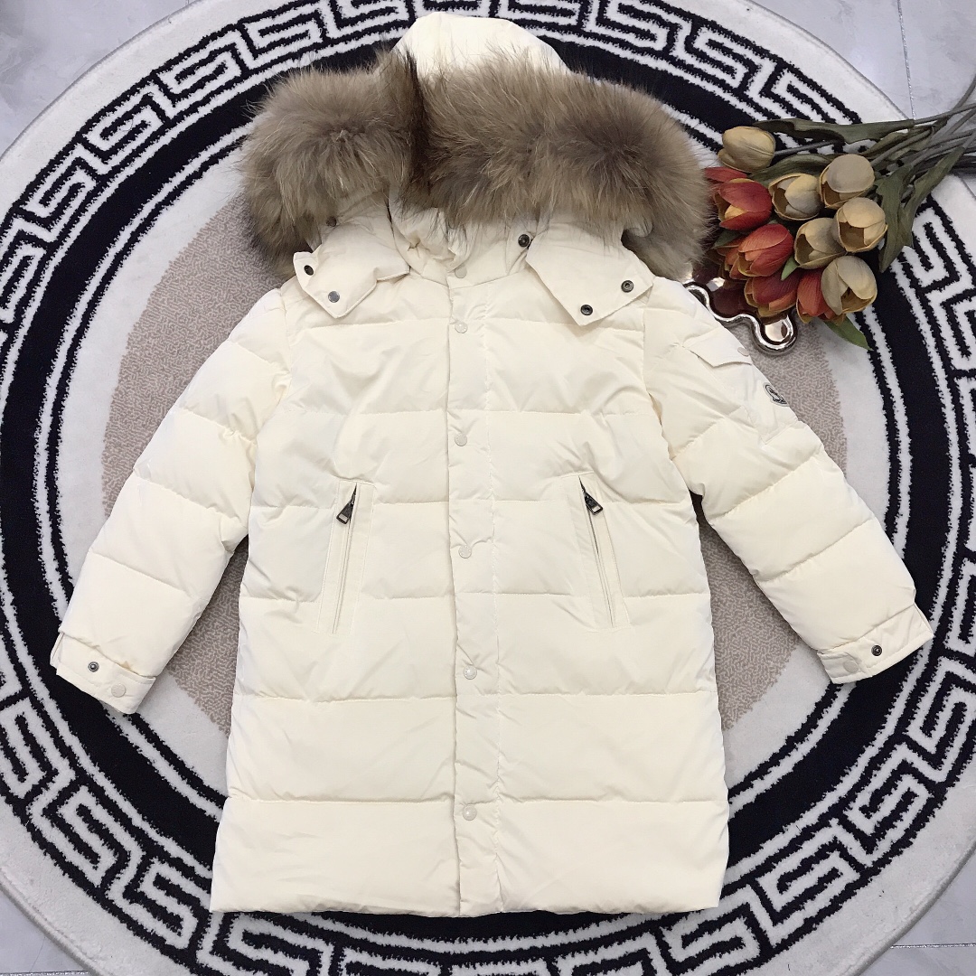 NO:209323,Size 140/1 MONCLER Classic style, mid-length down jacket, original original tag complete, original button design, raccoon fur collar hat removal, excellent quality and counter comparison, no pressure level 95 white duck down 5 feather filling, size 6-8-10-12-14-16 Corresponding height 110-120--140-150-【CM】 down jacket custom style, no return or exchange, order according to actual height, special price, christian louboutin, Moncler, down jacket, hats,19860909尺码140/1  蒙口 MONCLER 经典款 中长款羽绒服 原标原吊牌齐全 原版纽扣设计 貉子毛领帽子拆卸 品质超赞与专柜对比无压力级别95白鸭绒5羽毛填充物 尺码6-8-10-12-14-16 相对应身高110-120--140-150-【CM】  羽绒服定制款 不退不换 按照实际身高下单即,特价款,christian louboutin,Moncler,down jacket,hats,,Children's
