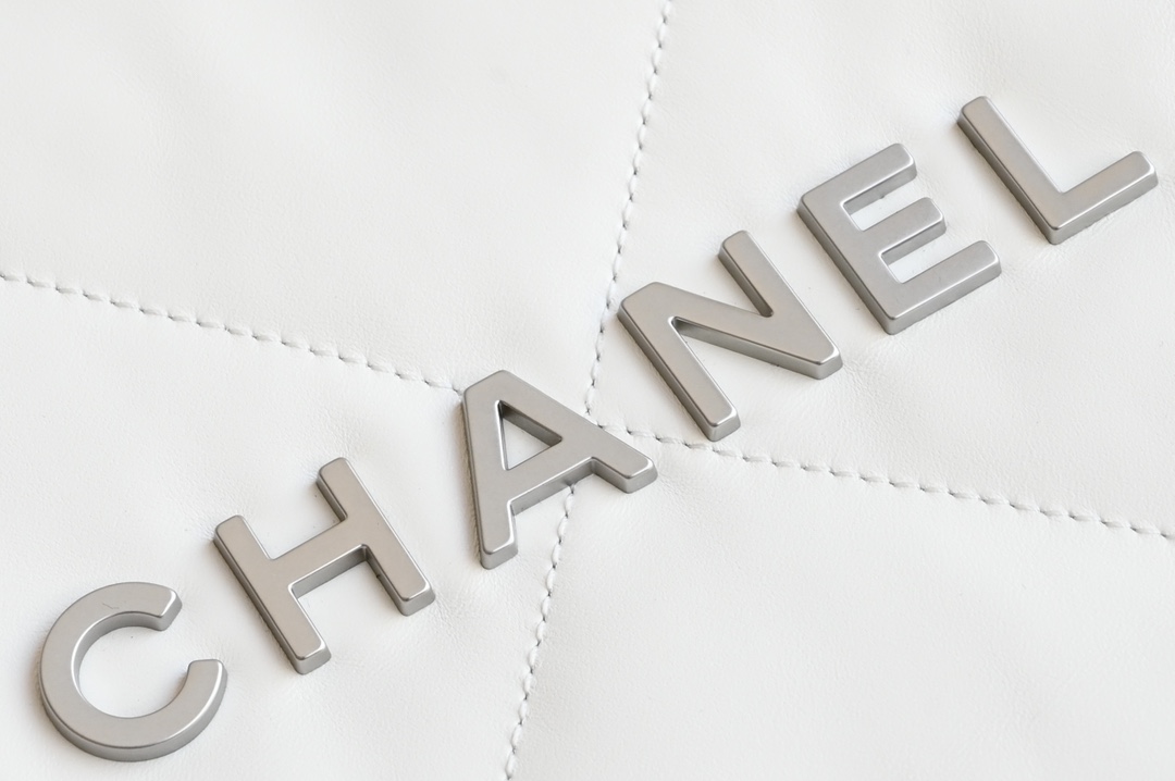 白金版▪️正品级 包装如图全新推出🌿𝐂𝐡𝐚𝐧𝐞𝟏 𝟐𝟐 𝐁𝐚𝐠𝟤𝟤𝖡𝖺𝗀 [升级版] 白色/银扣开料部𝖠