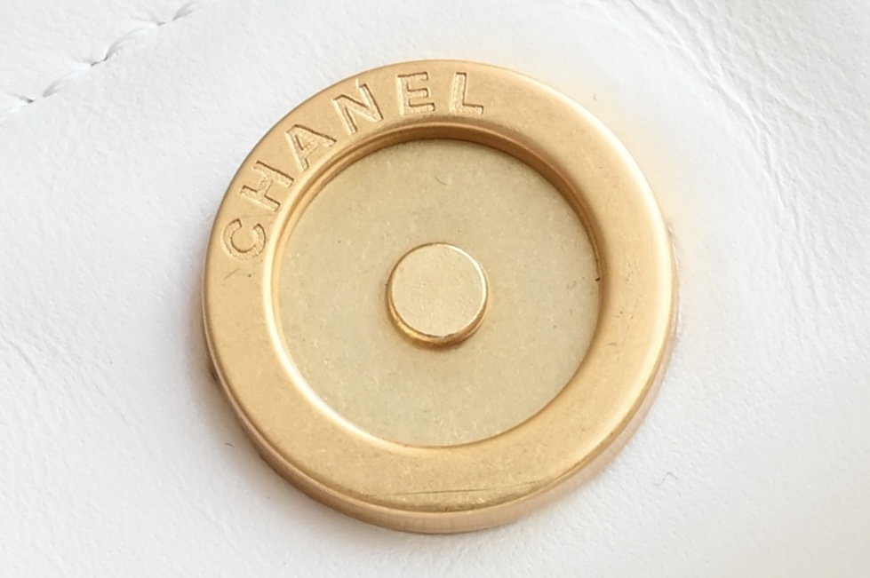 白金版▪️正品级 包装如图全新推出🌿𝐂𝐡𝐚𝐧𝐞𝟏 𝟐𝟐 𝐁𝐚𝐠𝟤𝟤𝖡𝖺𝗀 [升级版] 白色/金扣开料部𝖠