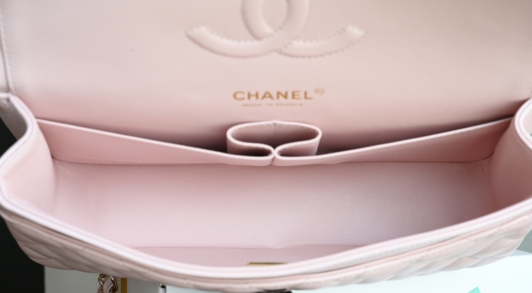 白金版▪️正品级 包装如图全新发售‼️𝟮𝟬𝟮𝟰最新版𝙲𝙵系列专柜售价𝟾𝟺𝟸𝟻𝟶购入开发➠𝙲𝚕𝚊𝚜𝚜𝚒𝚌