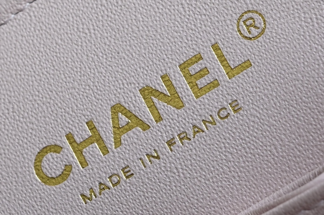 白金版▪️正品级 包装如图全新发售‼️𝟮𝟬𝟮𝟰最新版𝙲𝙵系列专柜售价𝟾𝟺𝟸𝟻𝟶购入开发➠𝙲𝚕𝚊𝚜𝚜𝚒𝚌