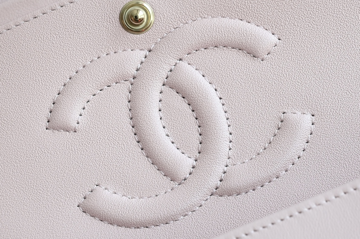 白金版▪️正品级 包装如图全新发售‼️𝟮𝟬𝟮𝟰最新版𝙲𝙵系列专柜售价𝟾𝟺𝟸𝟻𝟶购入开发➠𝙲𝚕𝚊𝚜𝚜𝚒𝚌