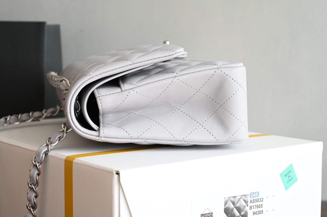 白金版▪️正品级 包装如图全新发售‼️𝟮𝟬𝟮𝟰最新版𝙲𝙵系列专柜售价𝟾𝟺𝟸𝟻𝟶购入开发➠𝙲𝚕𝚊𝚜𝚜𝚒𝚌