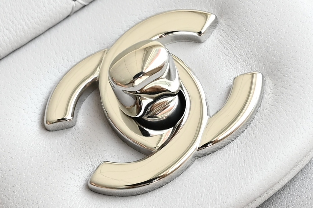 白金版▪️正品级 包装如图全新发售‼️𝟮𝟬𝟮𝟰最新版𝙲𝙵系列专柜售价𝟾𝟺𝟸𝟻𝟶购入开发➠𝙲𝚕𝚊𝚜𝚜𝚒𝚌