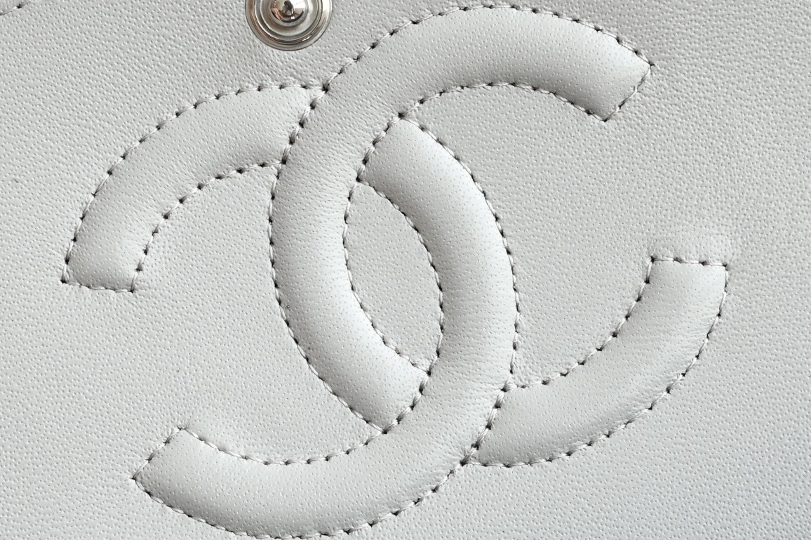 白金版▪️正品级 包装如图全新发售‼️𝟮𝟬𝟮𝟰最新版𝙲𝙵系列专柜售价𝟾𝟺𝟸𝟻𝟶购入开发➠𝙲𝚕𝚊𝚜𝚜𝚒𝚌