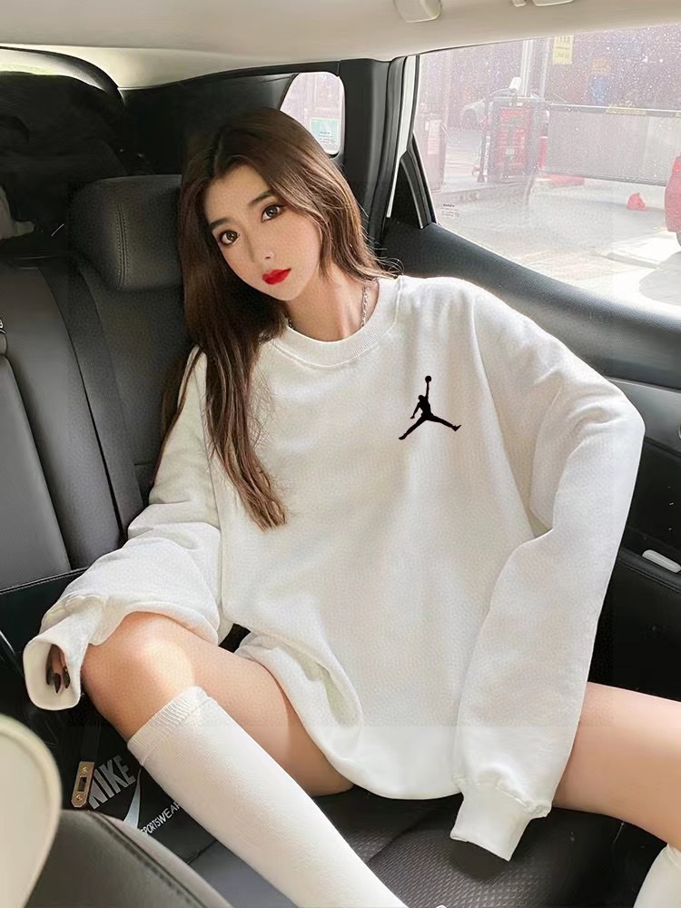 2024 Unisex Velvet Coat with Custom Details in Various Colors and Sizes - 图片 6