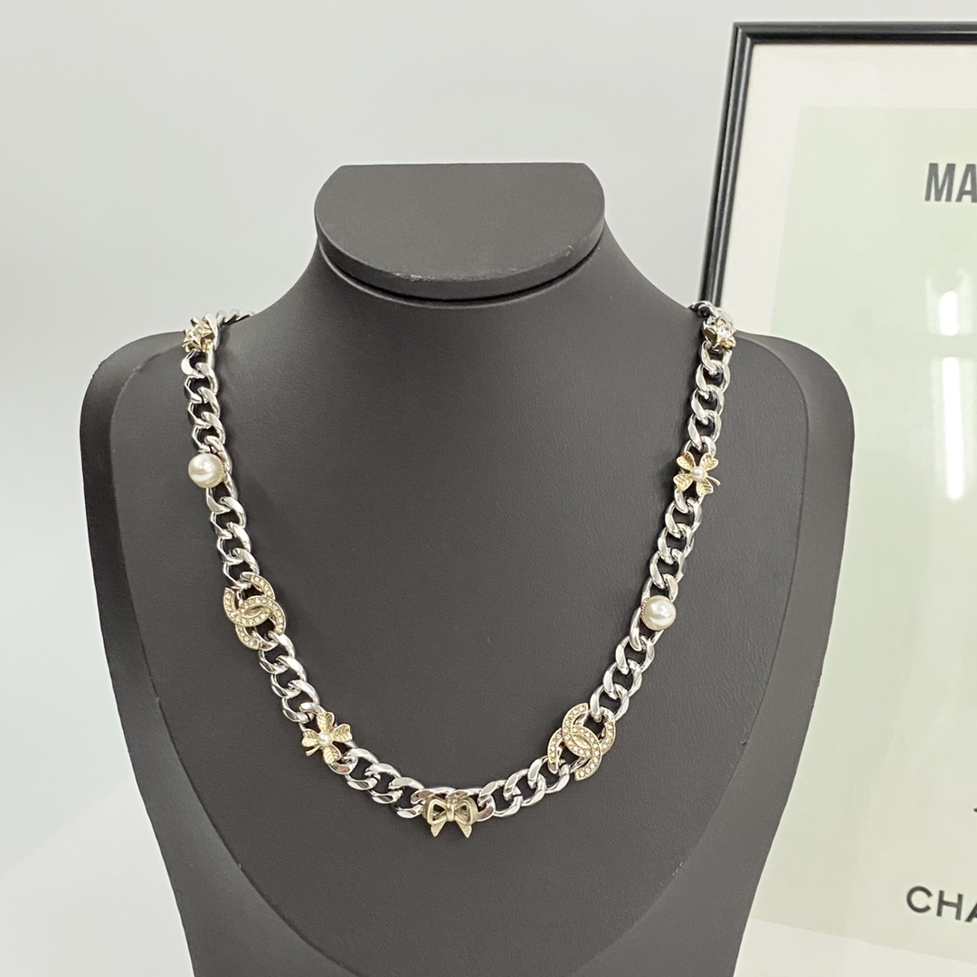  编码N953   
🛍香奈儿项链热销款🔥爆上新🆕🆕🆕
😎CHAN  24 金银拼色多元素短链Chock