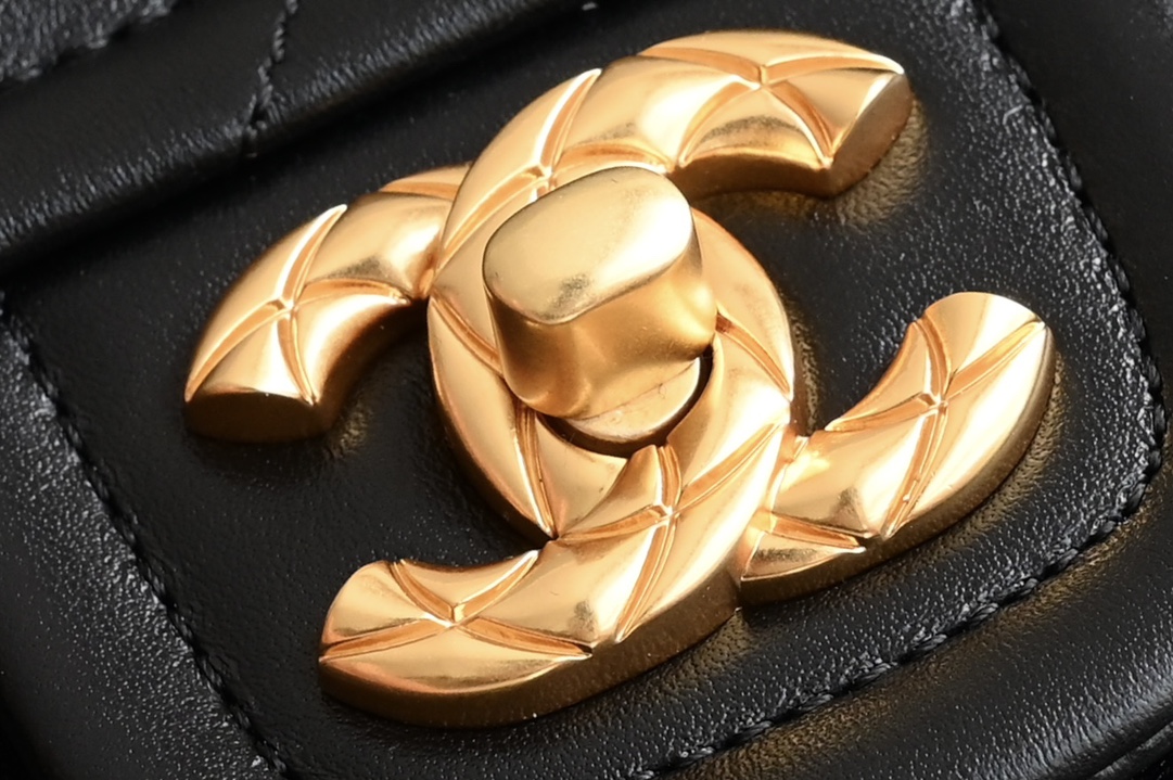 白金版▪️正品级 包装如图𝐂𝐡𝐚𝐧𝐞𝟏新品𝟐𝟒𝐊 豆腐包 大号专柜货售价𝟺𝟾𝟾𝟹𝟶𝗋𝗆𝖻购入～全新豆腐包