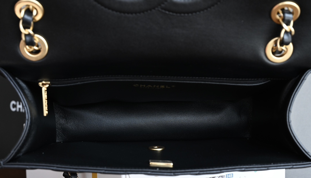 白金版▪️正品级 包装如图𝐂𝐡𝐚𝐧𝐞𝟏新品𝟐𝟒𝐊 豆腐包 大号专柜货售价𝟺𝟾𝟾𝟹𝟶𝗋𝗆𝖻购入～全新豆腐包