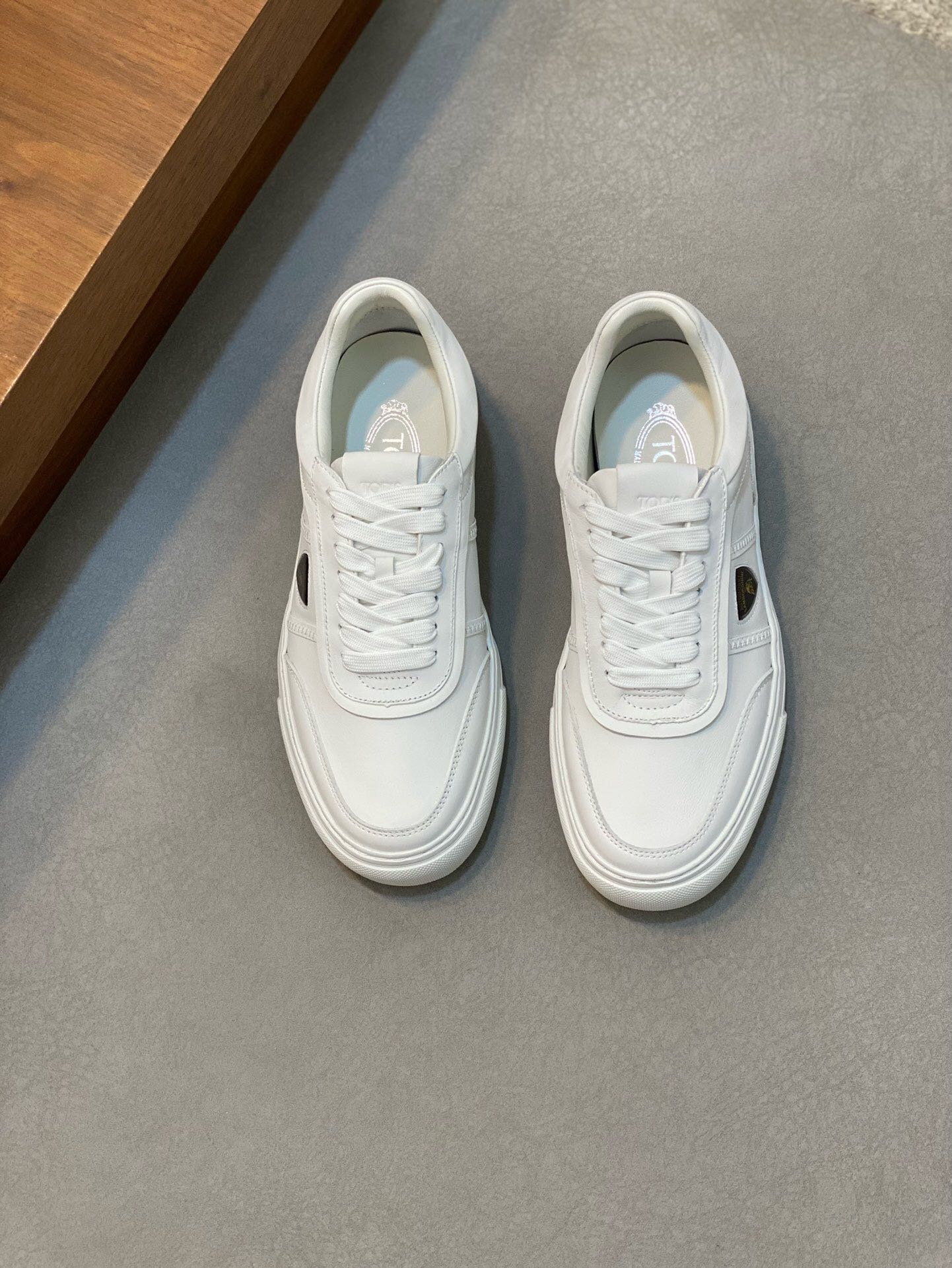 NO:217525,Brand TOD'S original color matching Size 38-44 standard price Material Todds and Lamborghini co-branded models Men's new style Casual shoes Original single quality, men's sneakers Upper is made of cowhide, cowhide inner cowhide cushion This TOD'S sneakers attract attention with a novel design, and rubber beans show the traditional elements of the brand. Suede leather is made of smooth leather, sewn fabric, soft touch, and the side is decorated with TOD'S logo, rubber outsole, TOD'S casual shoes, Tod's, sneakers, cowhide19860909品牌TOD'S 颜色原版配色 码数38-44标准码 价格 材质托德斯和兰博基尼联名款 男士 新款 休闲鞋 原单品质、男士运动鞋 鞋面采用 牛皮拼接制作 牛皮内里 牛皮垫脚 本款TOD'S 运动鞋以新颖设计吸引眼球,橡胶豆豆尽显品牌传统元素.绒面皮革拼光滑皮革制成,拼缝织物,触感柔软,侧边饰以TOD'S 标识、橡胶大底,TOD'S 休闲鞋,Tod's,sneakers,cowhide,Men's shoes