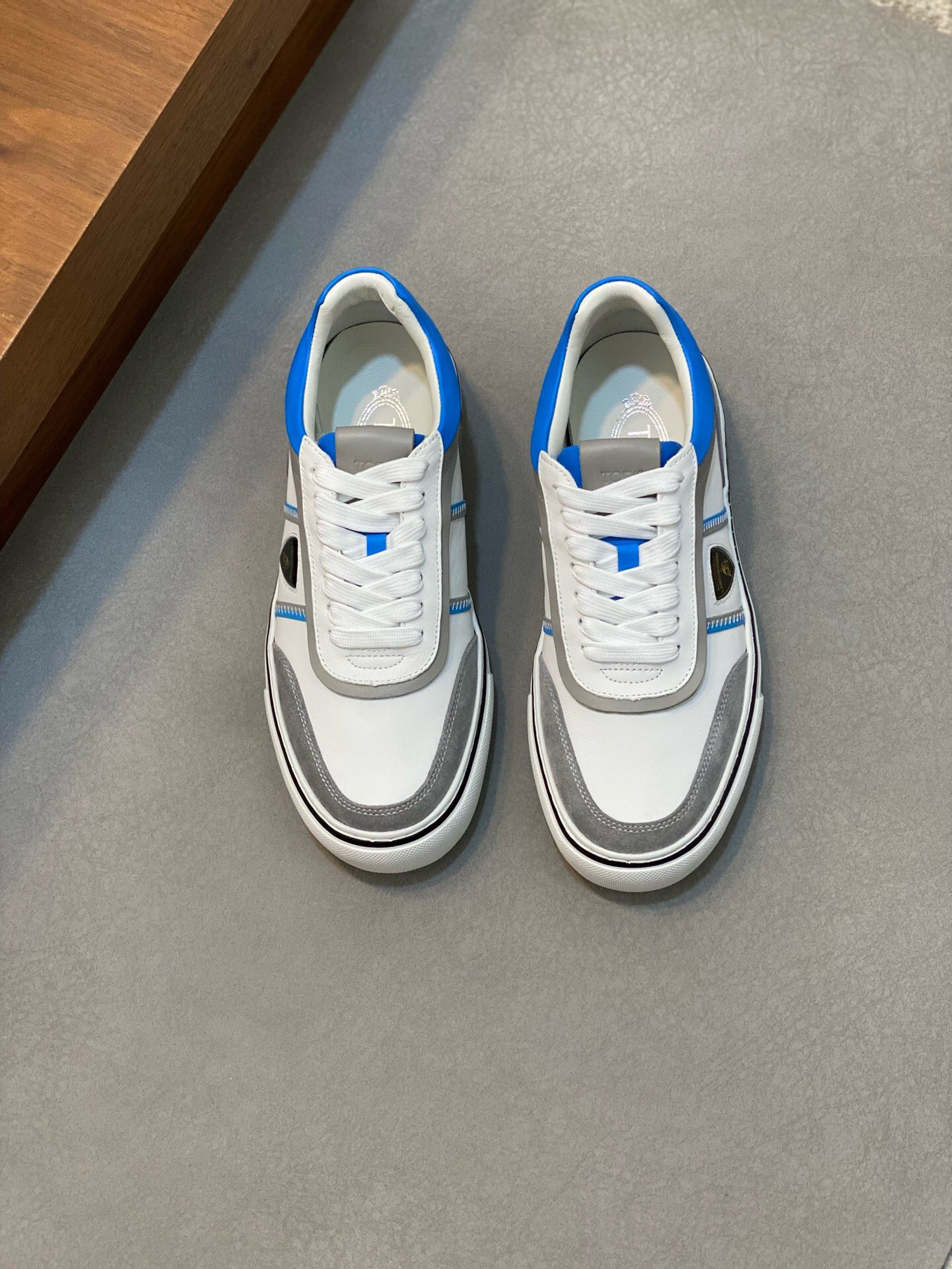 NO:219323,Brand TOD'S original color matching Size 38-44 standard price Material Todds and Lamborghini co-branded models Men's new style Casual shoes Original single quality, men's sneakers Upper is made of cowhide, cowhide inner cowhide cushion This TOD'S sneakers attract attention with a novel design, and rubber beans show the traditional elements of the brand. Suede leather is made of smooth leather, sewn fabric, soft touch, and the side is decorated with TOD'S logo, rubber outsole, TOD'S casual shoes, Tod's, sneakers, cowhide19860909品牌TOD'S 颜色原版配色 码数38-44标准码 价格 材质托德斯和兰博基尼联名款 男士 新款 休闲鞋 原单品质、男士运动鞋 鞋面采用 牛皮拼接制作 牛皮内里 牛皮垫脚 本款TOD'S 运动鞋以新颖设计吸引眼球,橡胶豆豆尽显品牌传统元素.绒面皮革拼光滑皮革制成,拼缝织物,触感柔软,侧边饰以TOD'S 标识、橡胶大底,TOD'S 休闲鞋,Tod's,sneakers,cowhide,Men's shoes